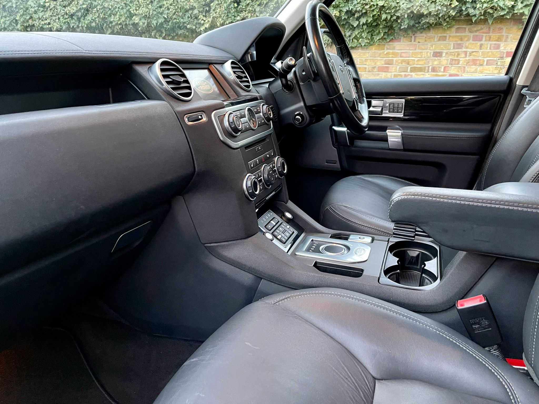 2015 Land Rover Discovery 4 image 4