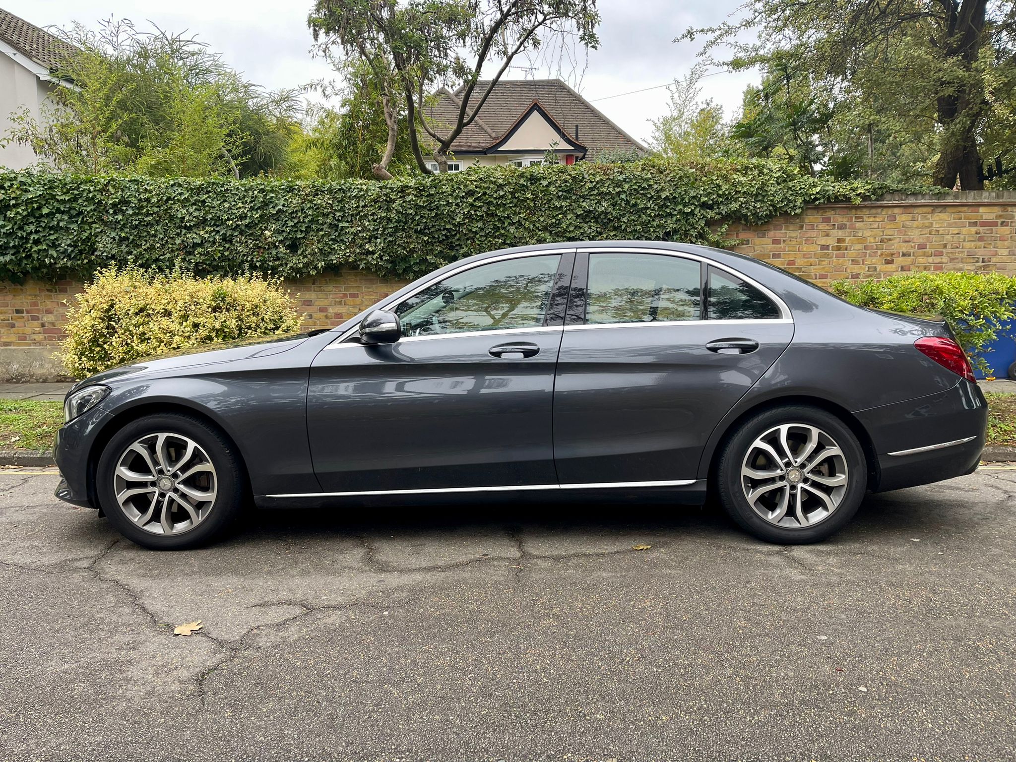 2015 Mercedes Benz C200 image 2