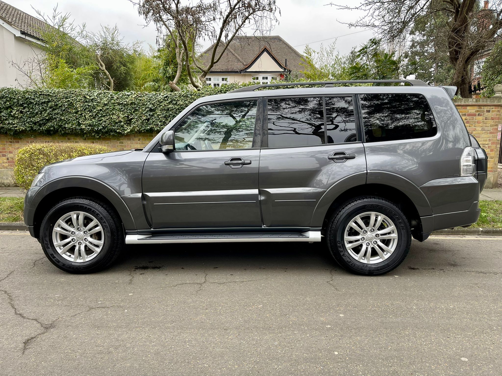 2015 Mitsubishi Shogun  image 3