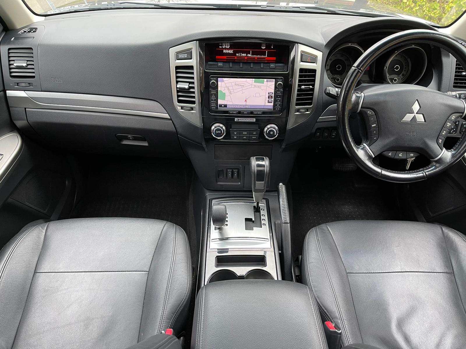 2015 Mitsubishi Shogun  image 4