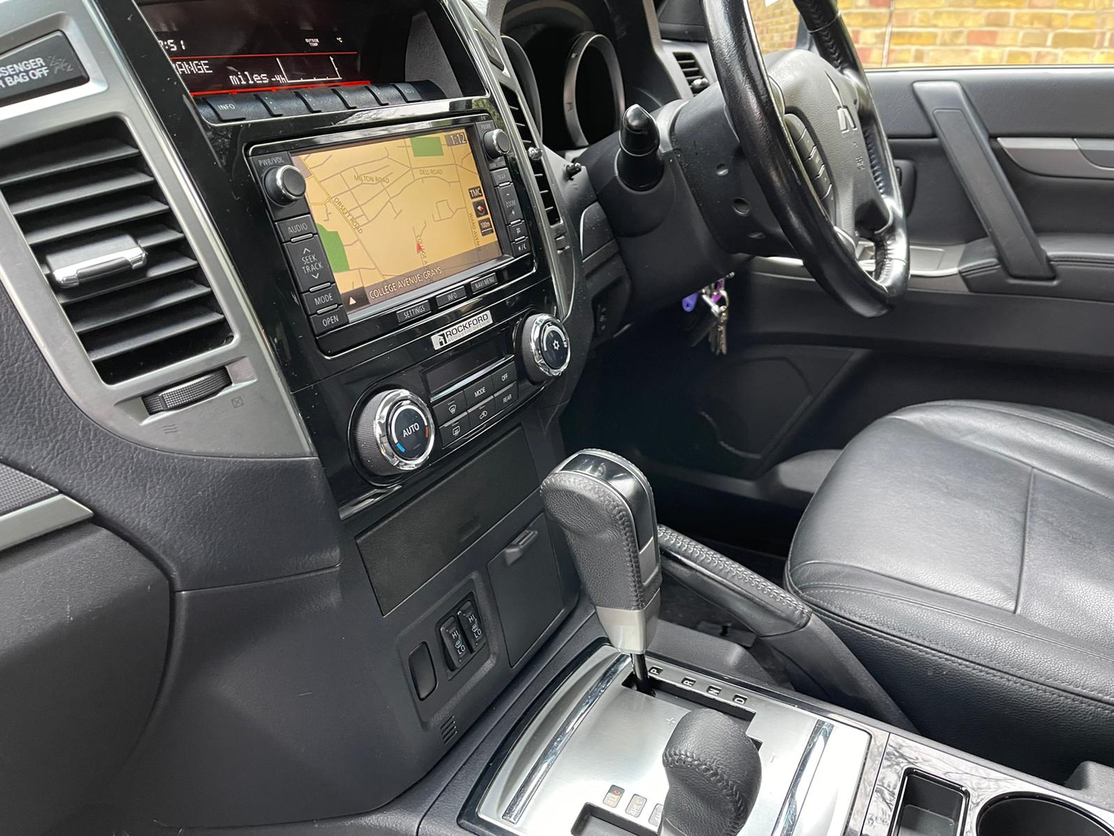 2015 Mitsubishi Shogun  image 5