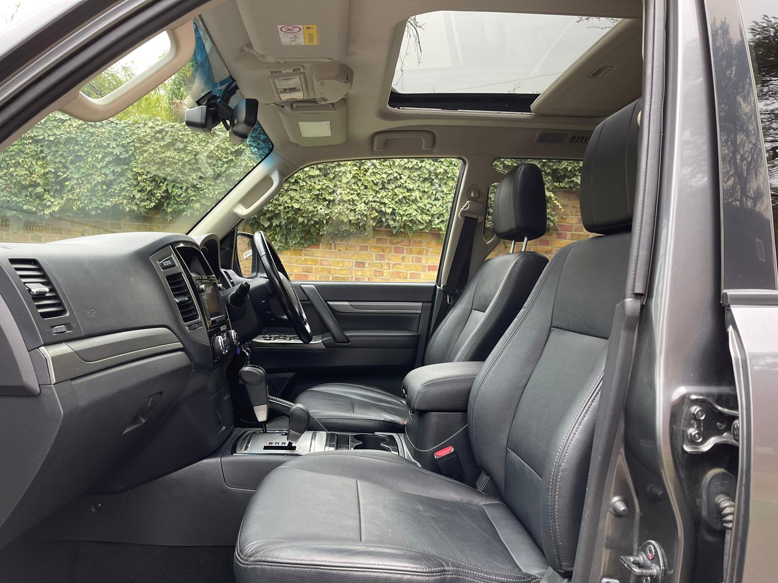 2015 Mitsubishi Shogun  image 6