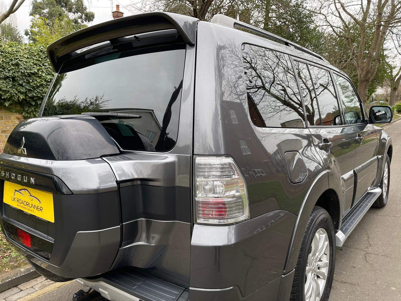 2015 Mitsubishi Shogun  image 10