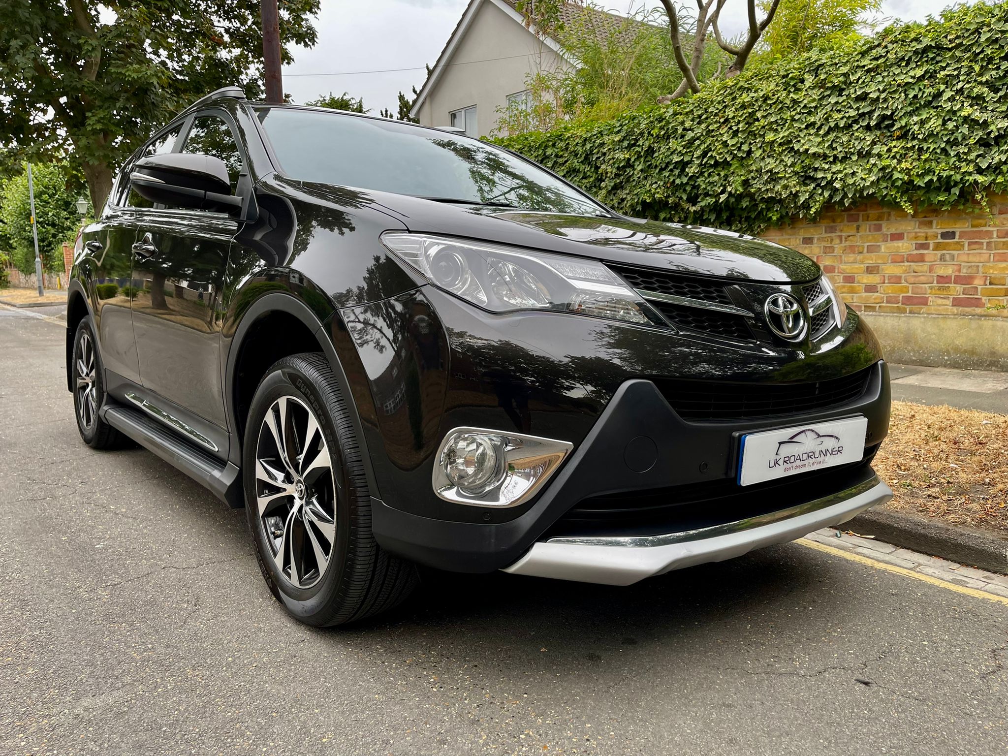 2015 Toyota RAV4 image 1