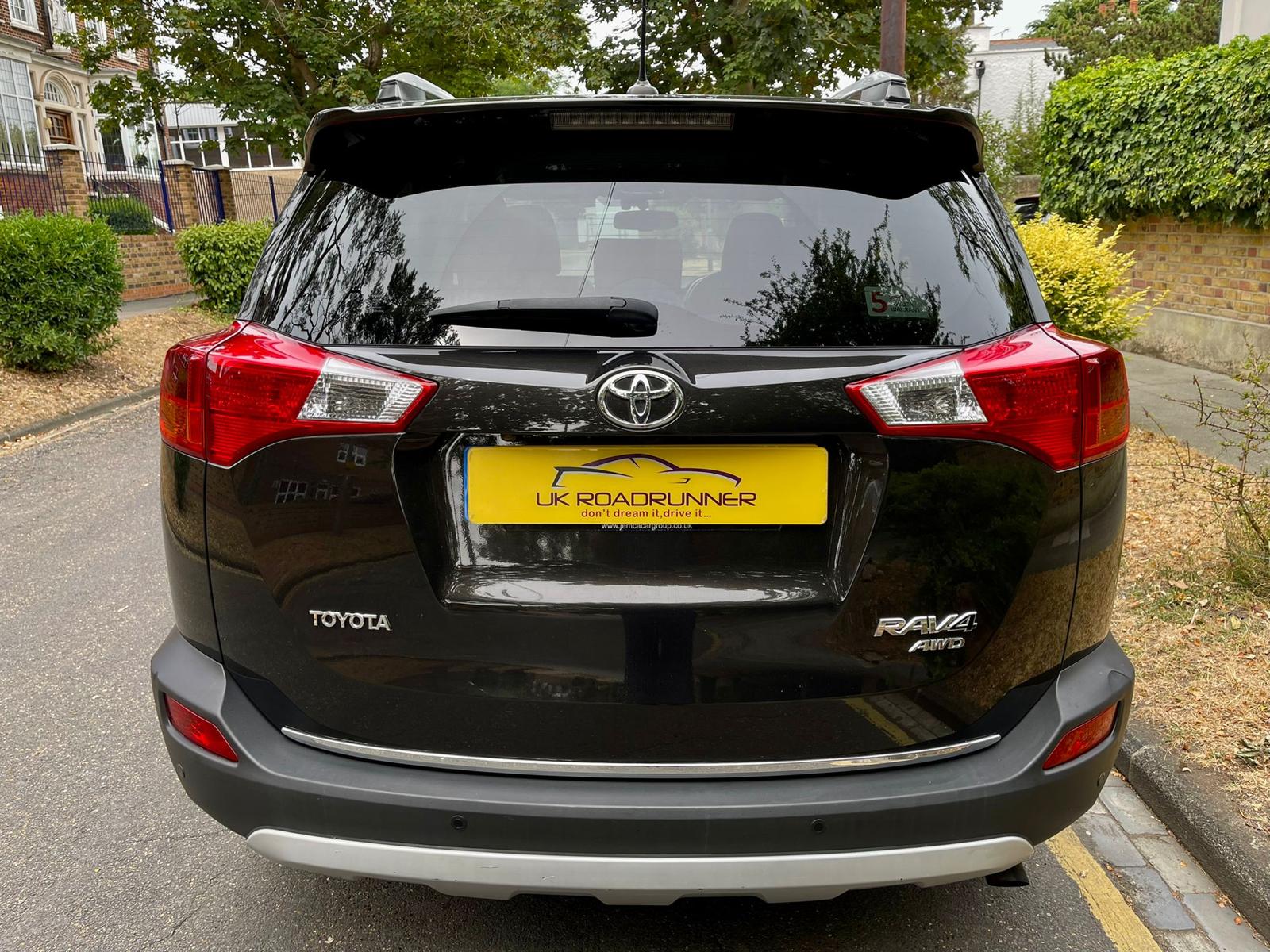 2015 Toyota RAV4 image 8