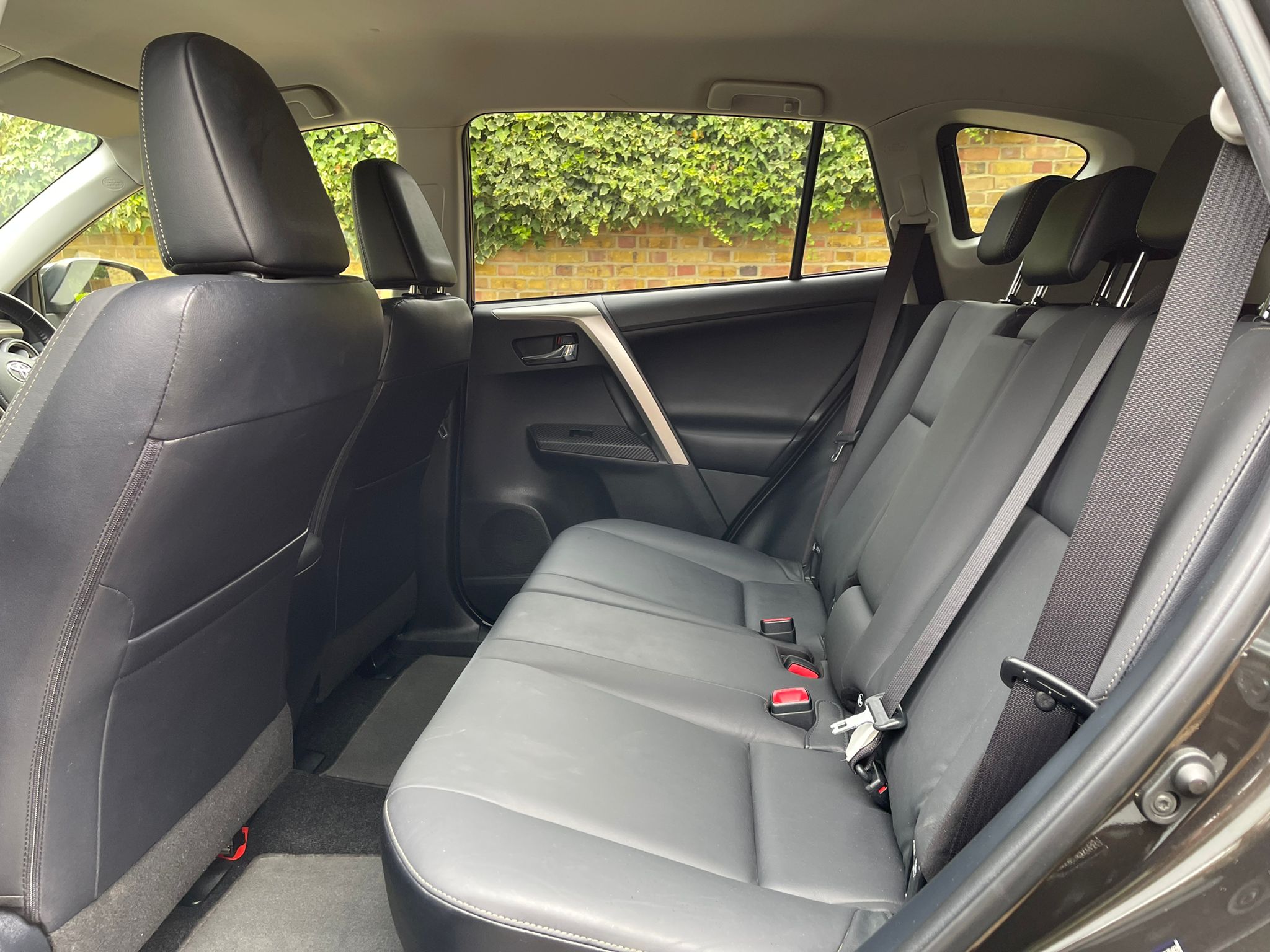 2015 Toyota RAV4 image 7