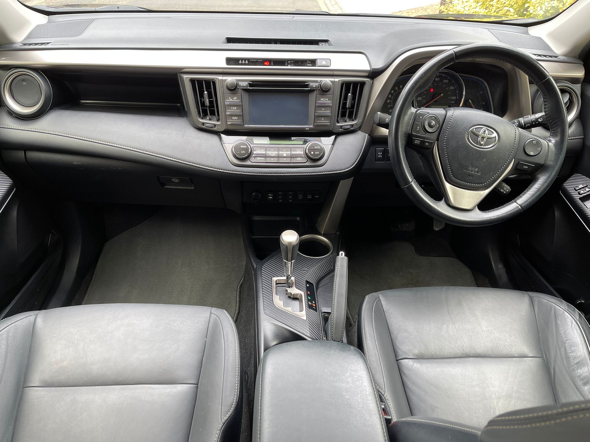 2015 Toyota RAV4 image 5