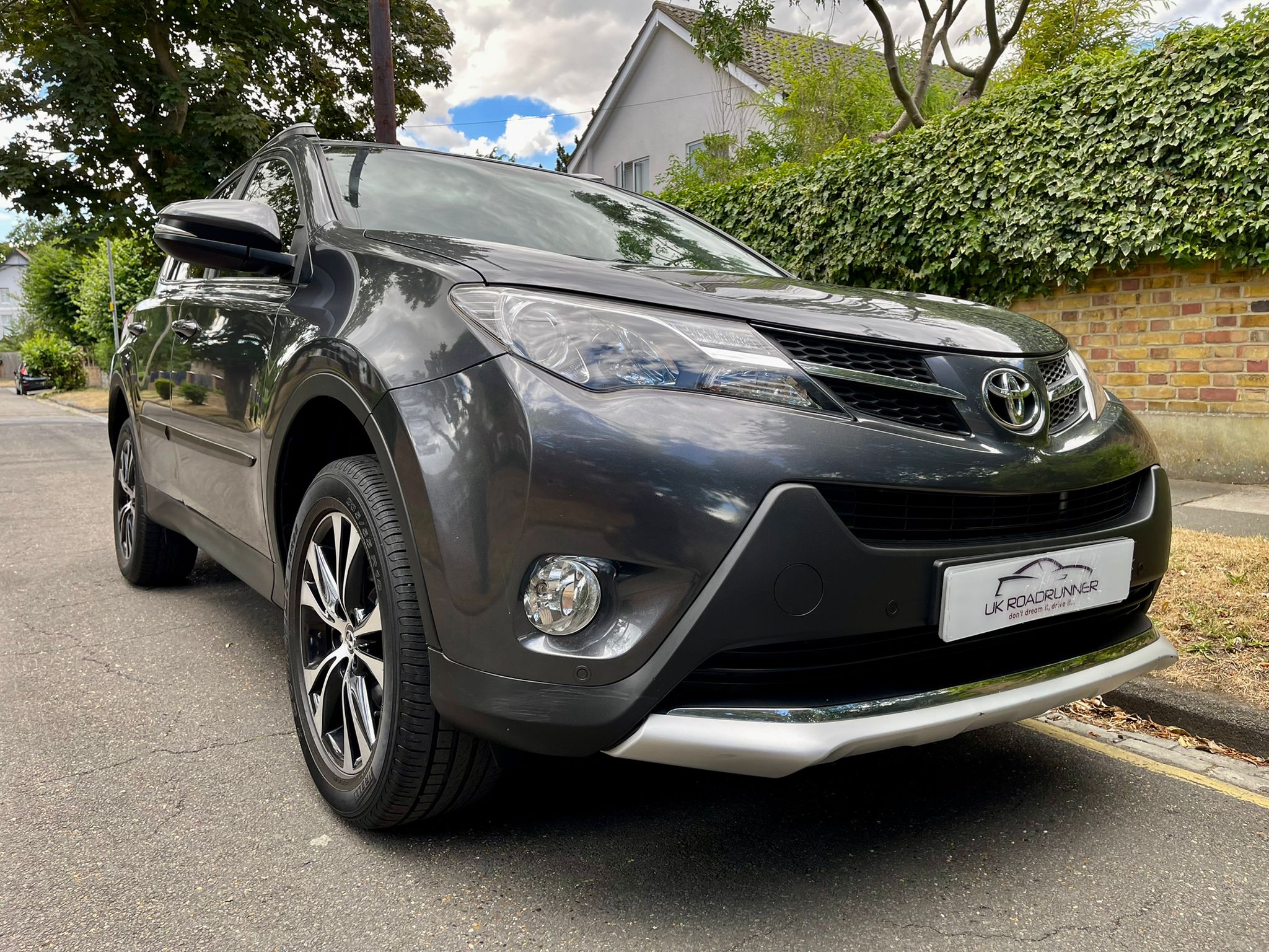 2015 Toyota RAV4 image 1
