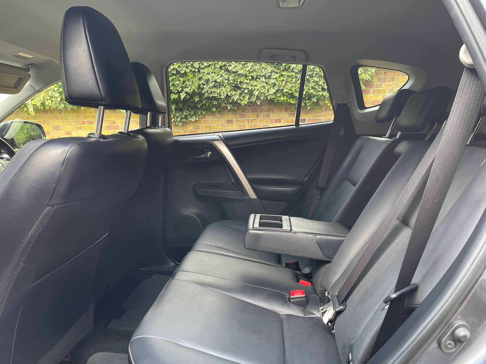 2015 Toyota RAV4 image 5