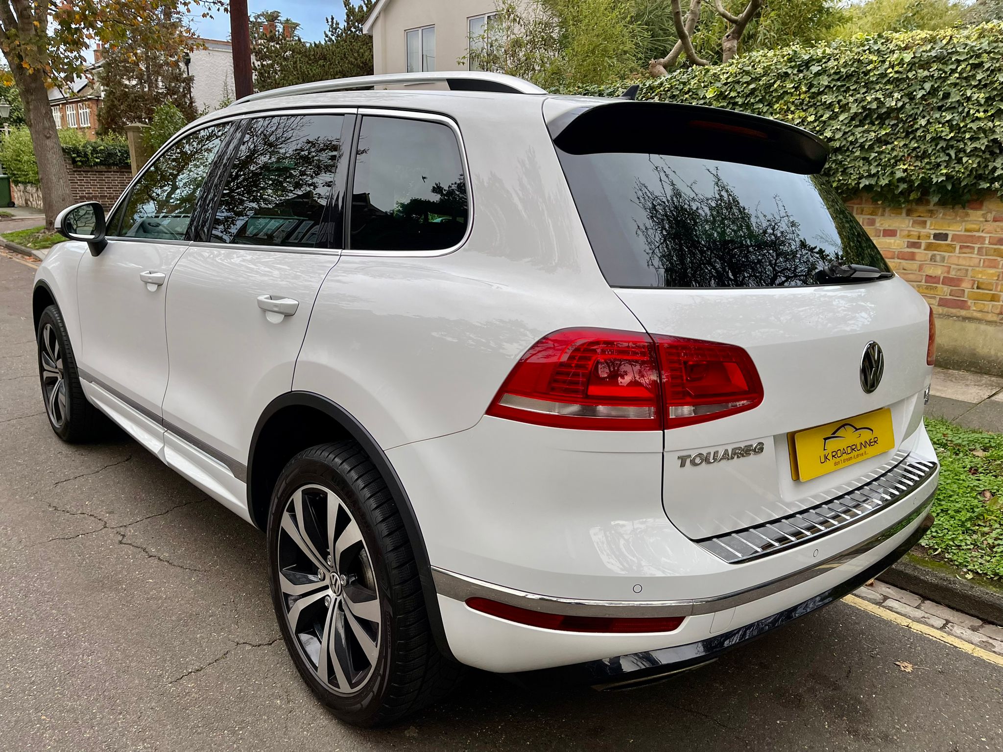 2016 VW Touareg White image 8