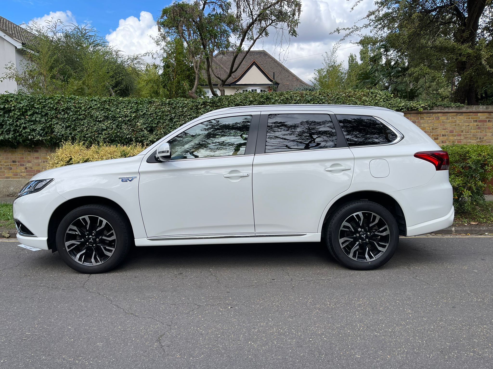 2018 Mitsubishi Outlander image 2