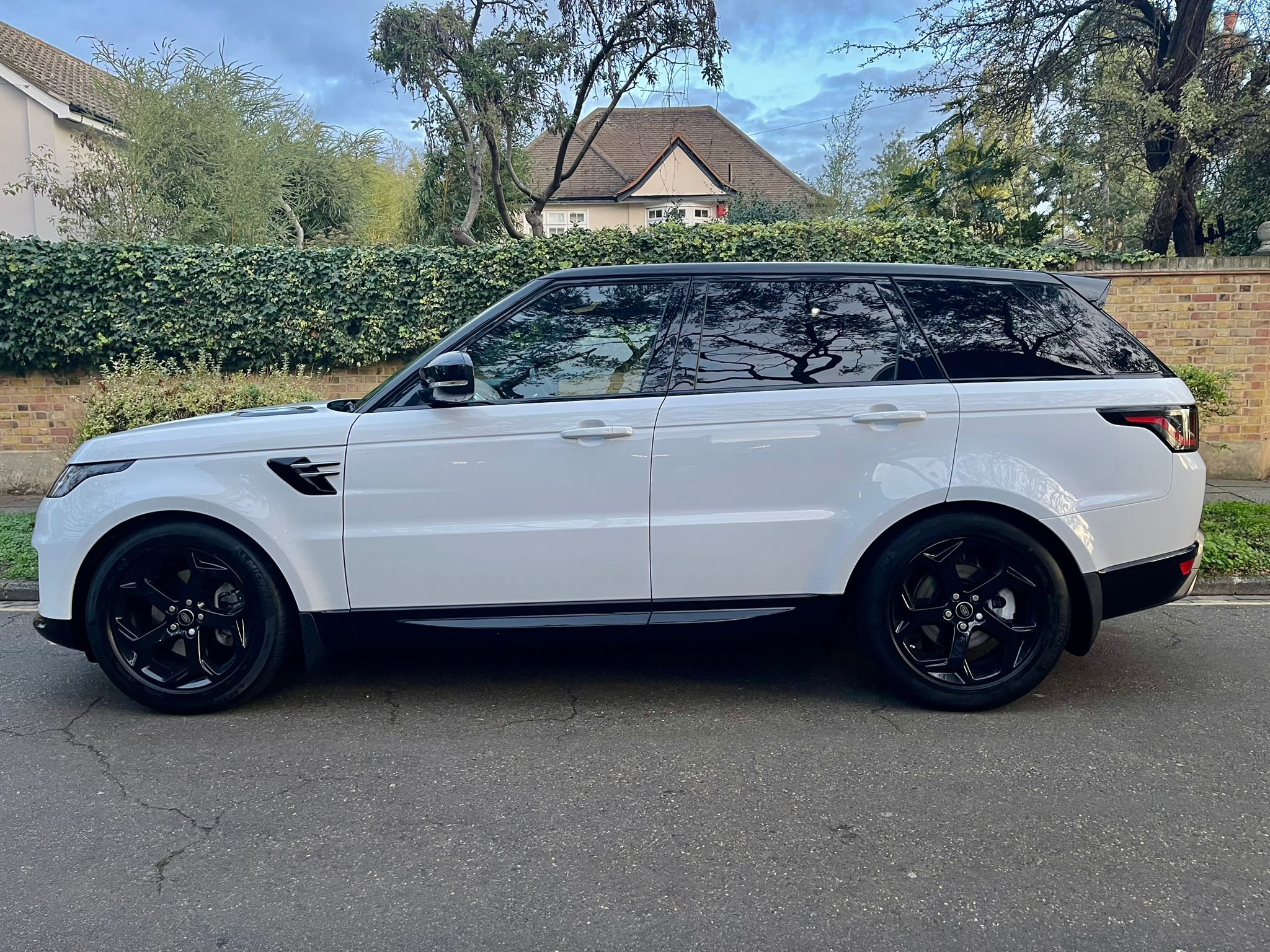 2018 Range Rover Sport  image 2