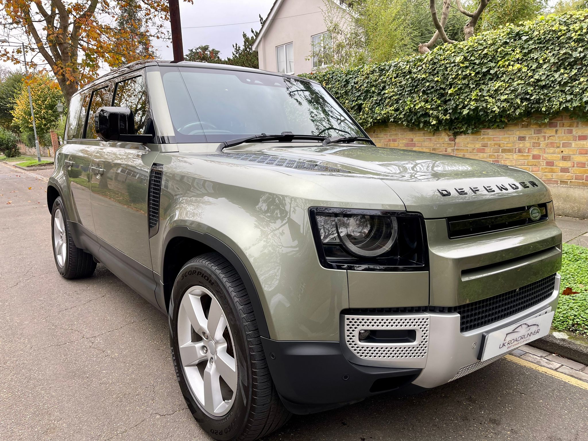 2020 Land Rover Defender 110 image 1
