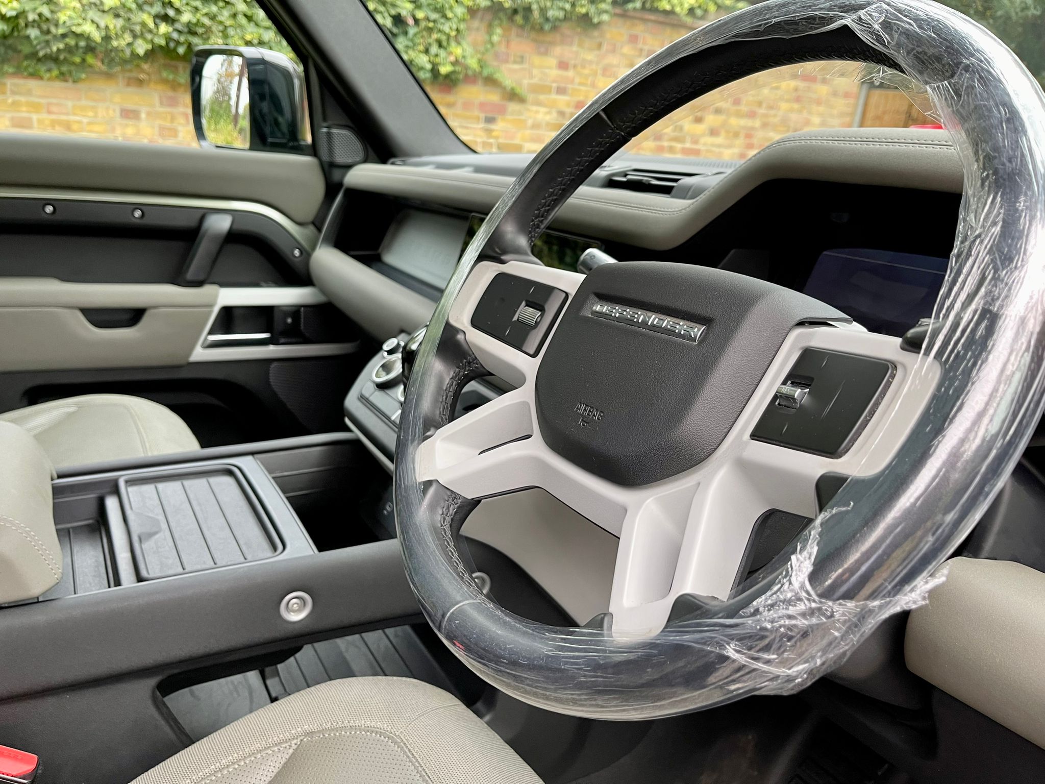 2020 Land Rover Defender 110 image 4