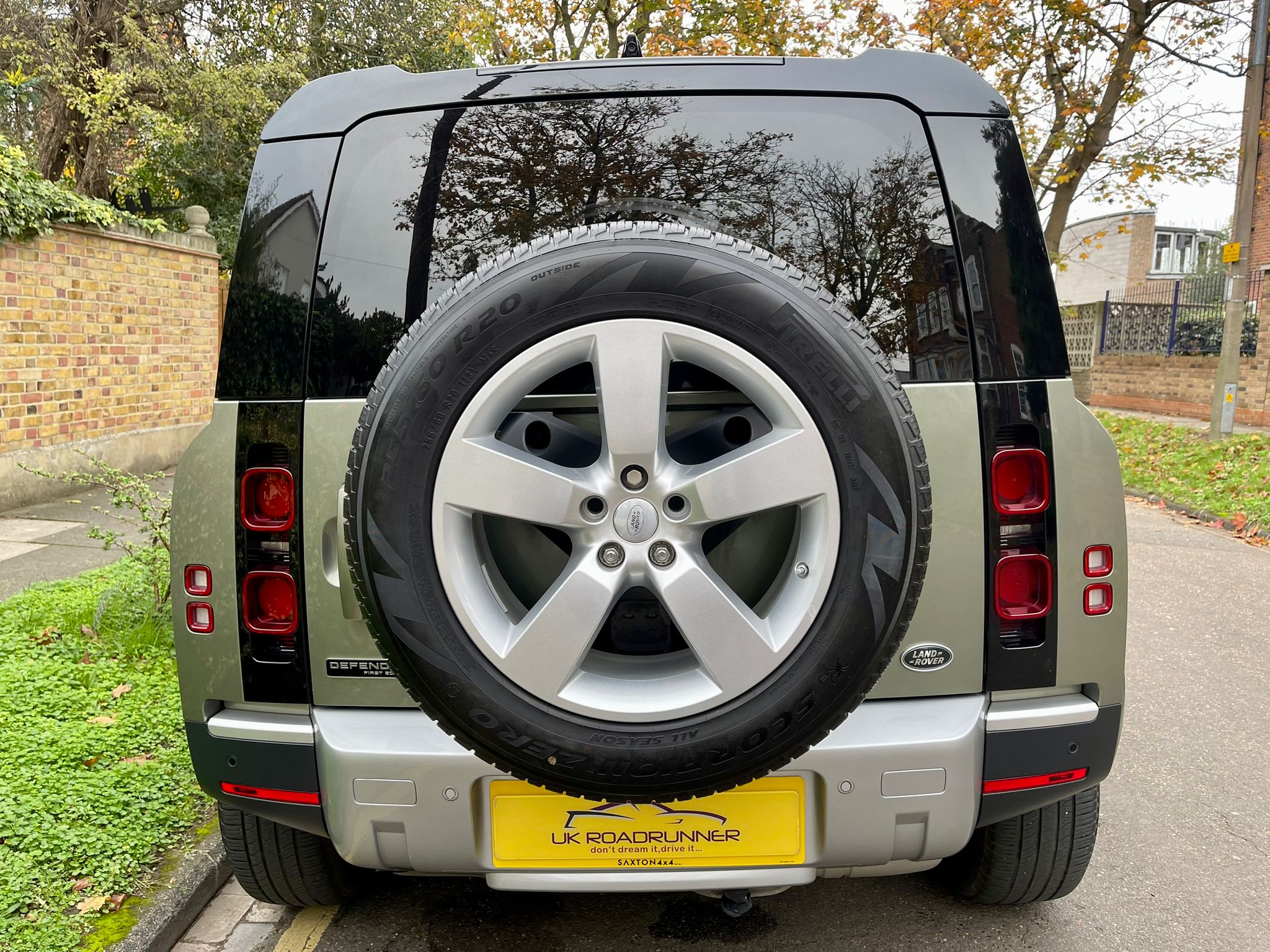 2020 Land Rover Defender 110 image 11