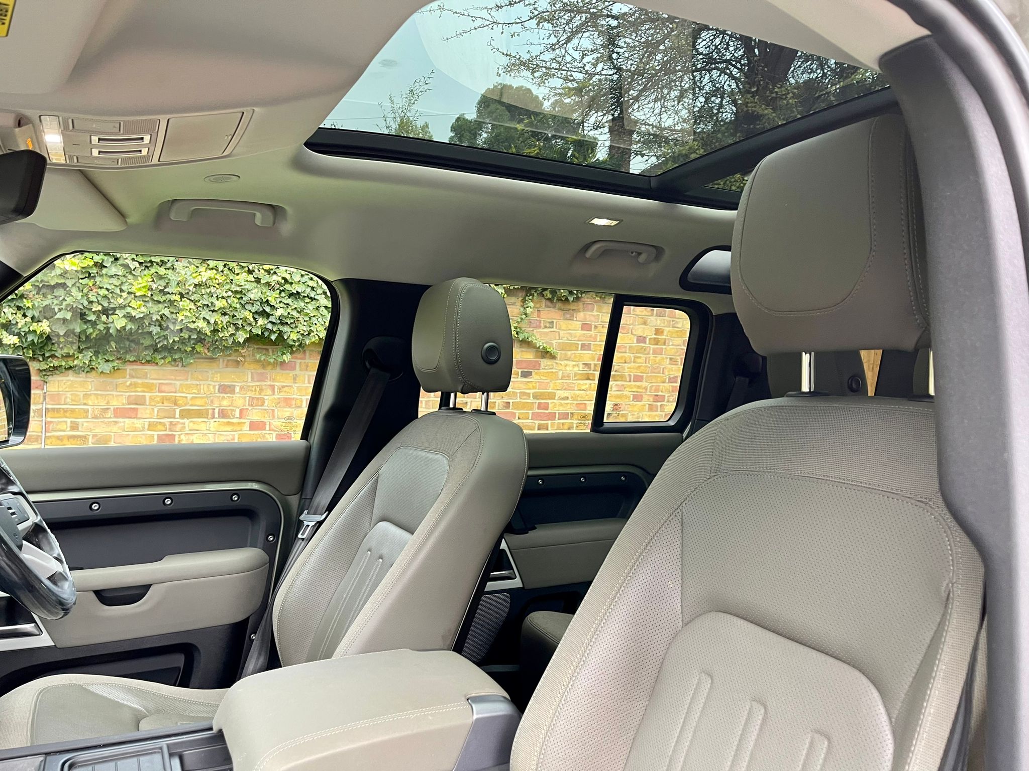 2020 Land Rover Defender 110 image 8