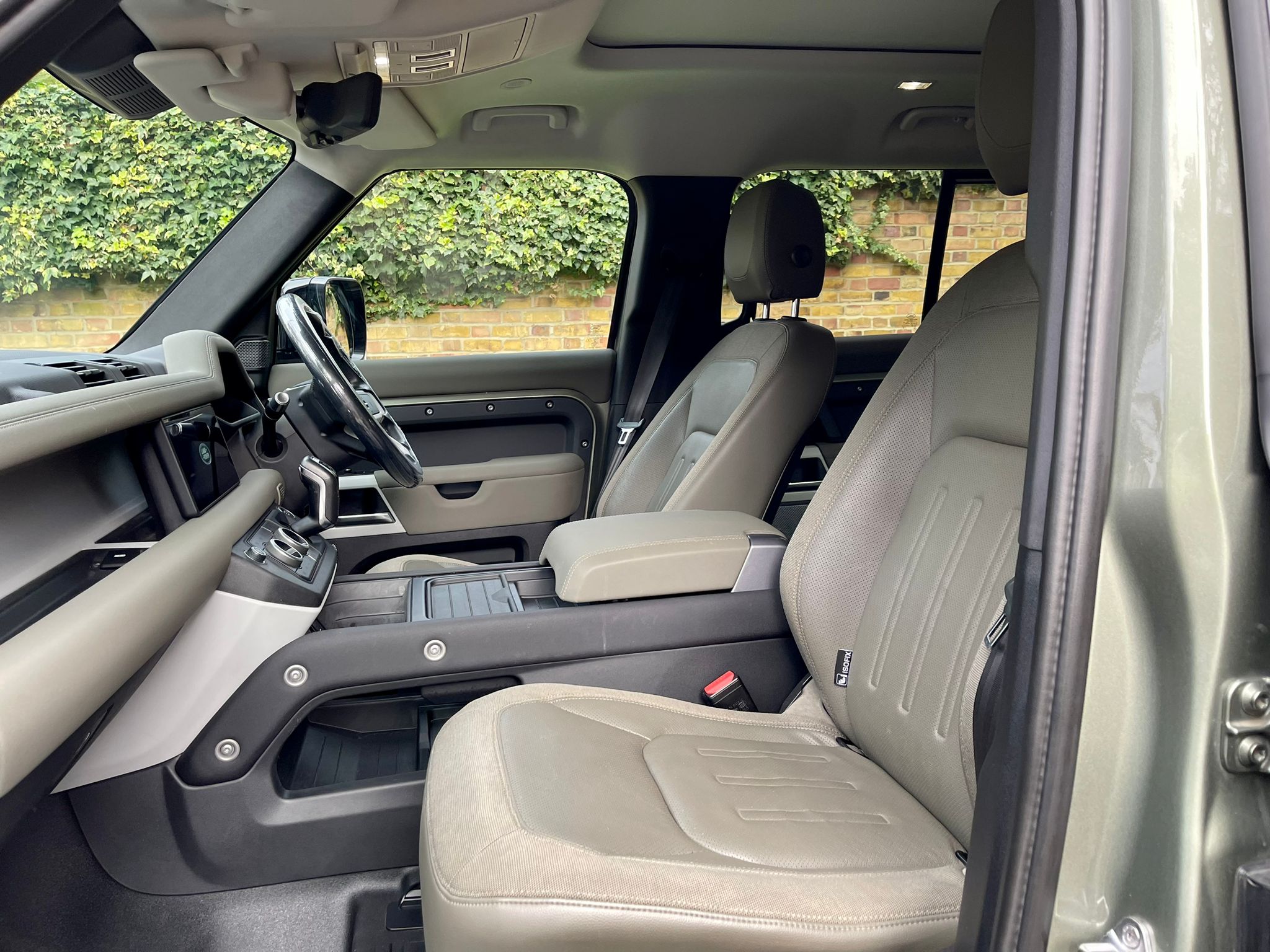 2020 Land Rover Defender 110 image 5