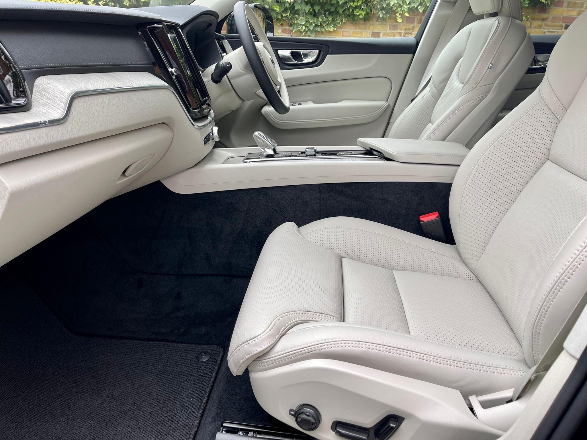 2022 Volvo XC60 image 6