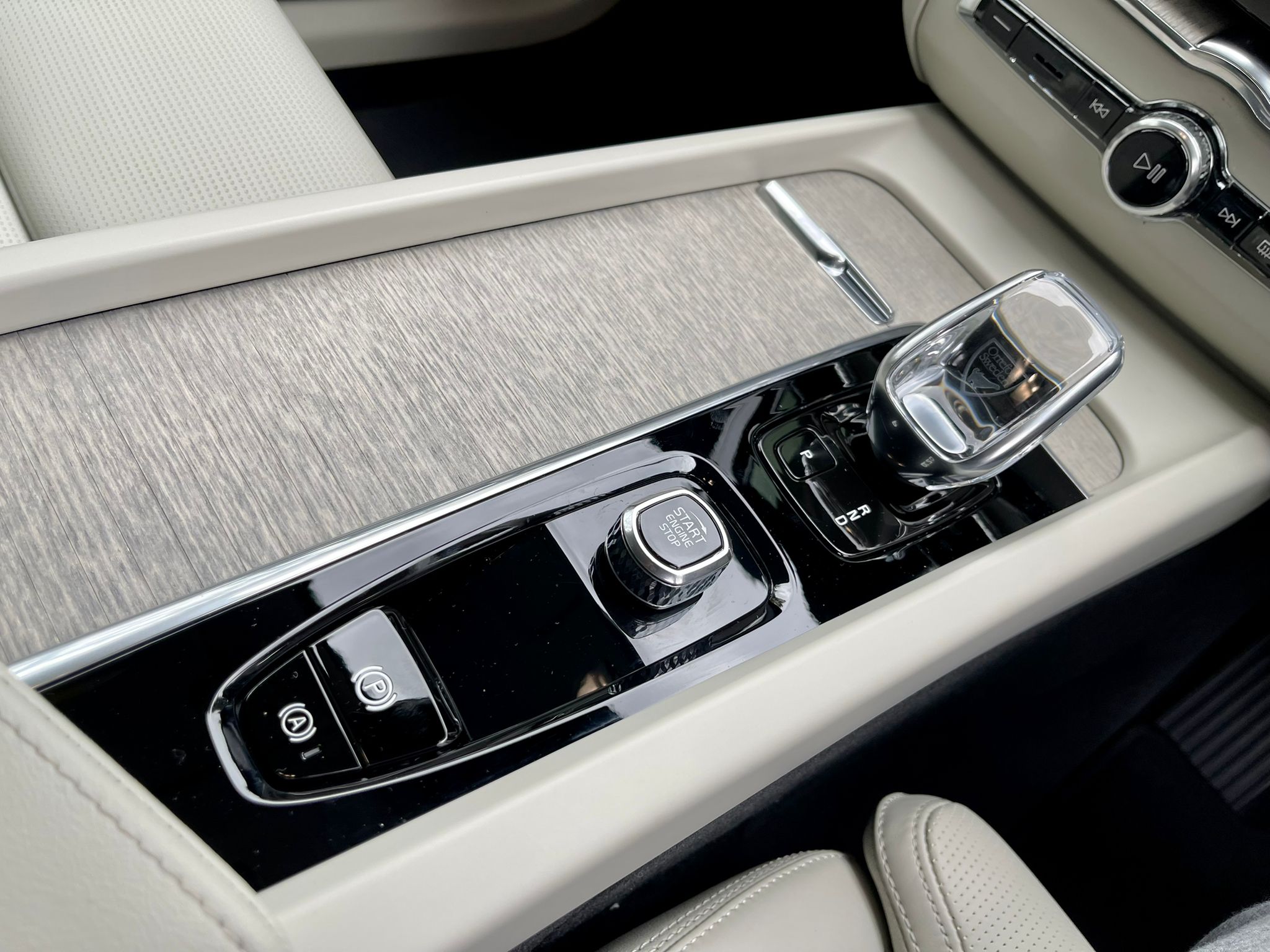 2022 Volvo XC60 image 5