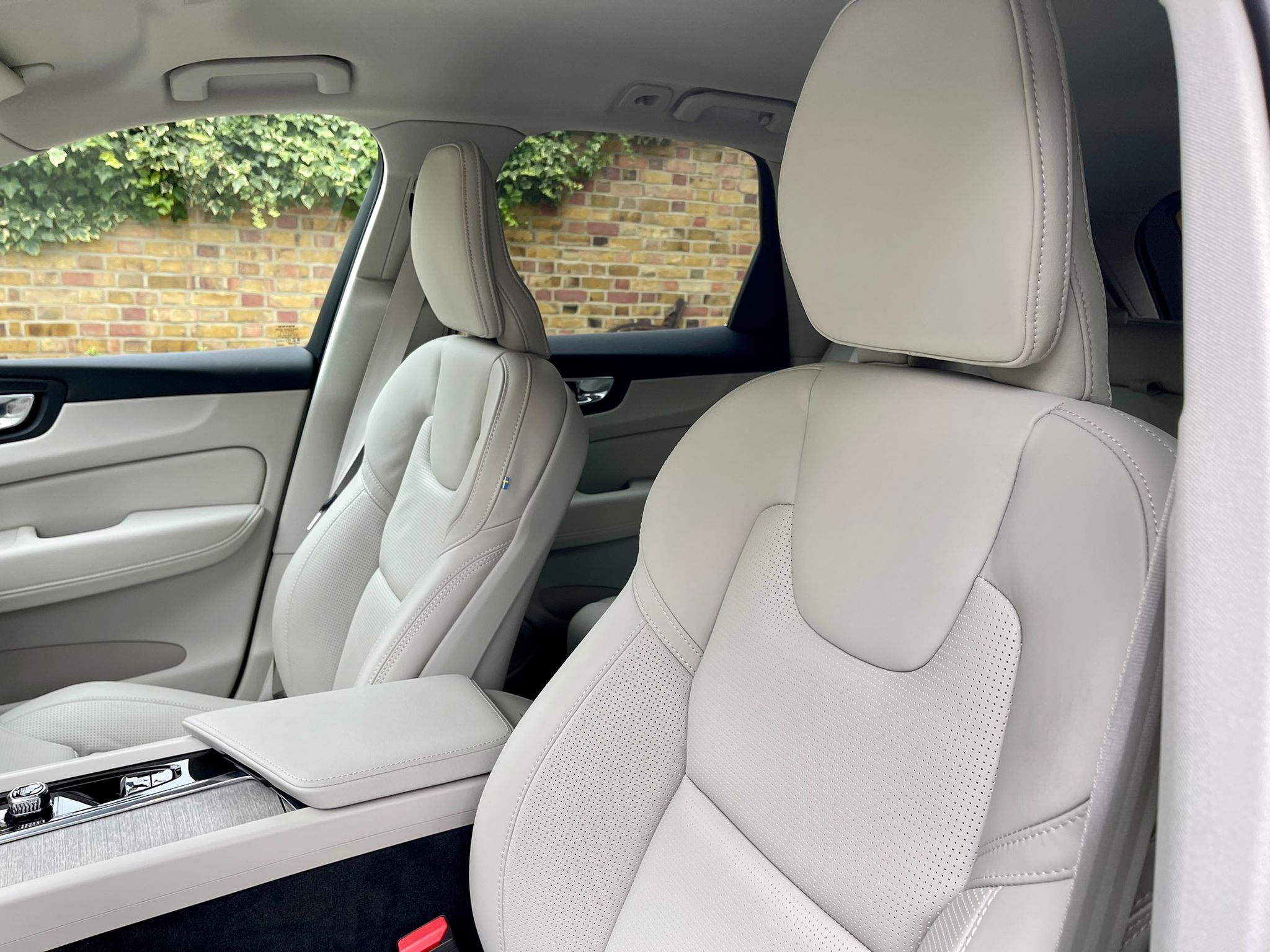 2022 Volvo XC60 image 9