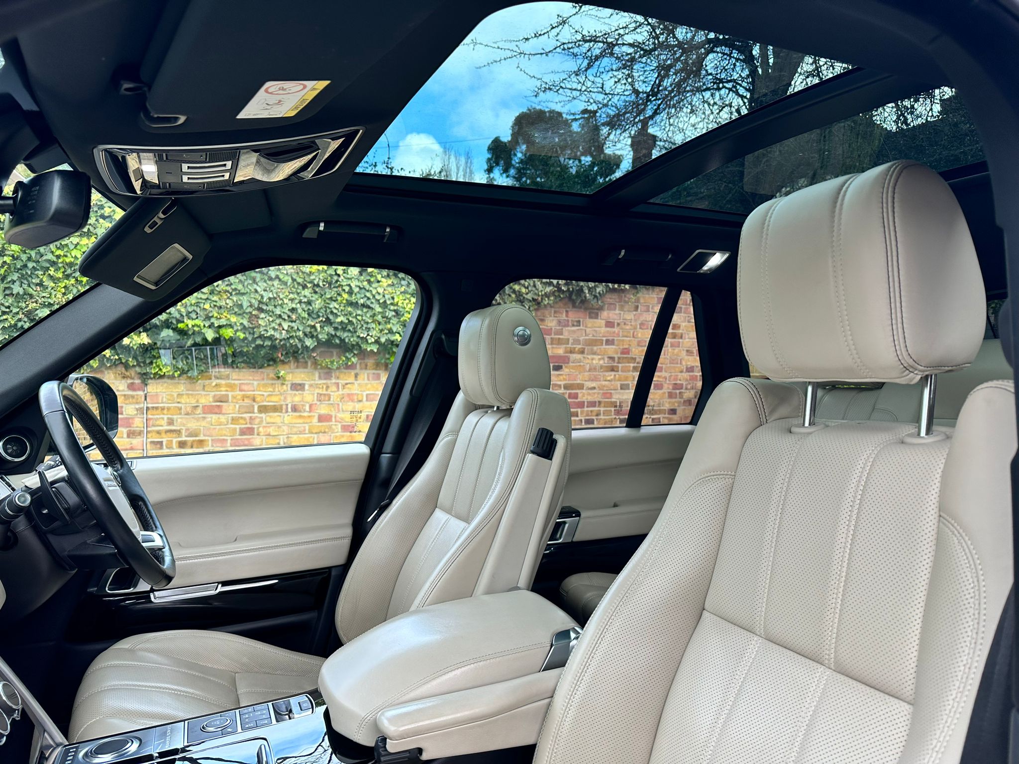 2016 Range Rover Vogue SE image 9