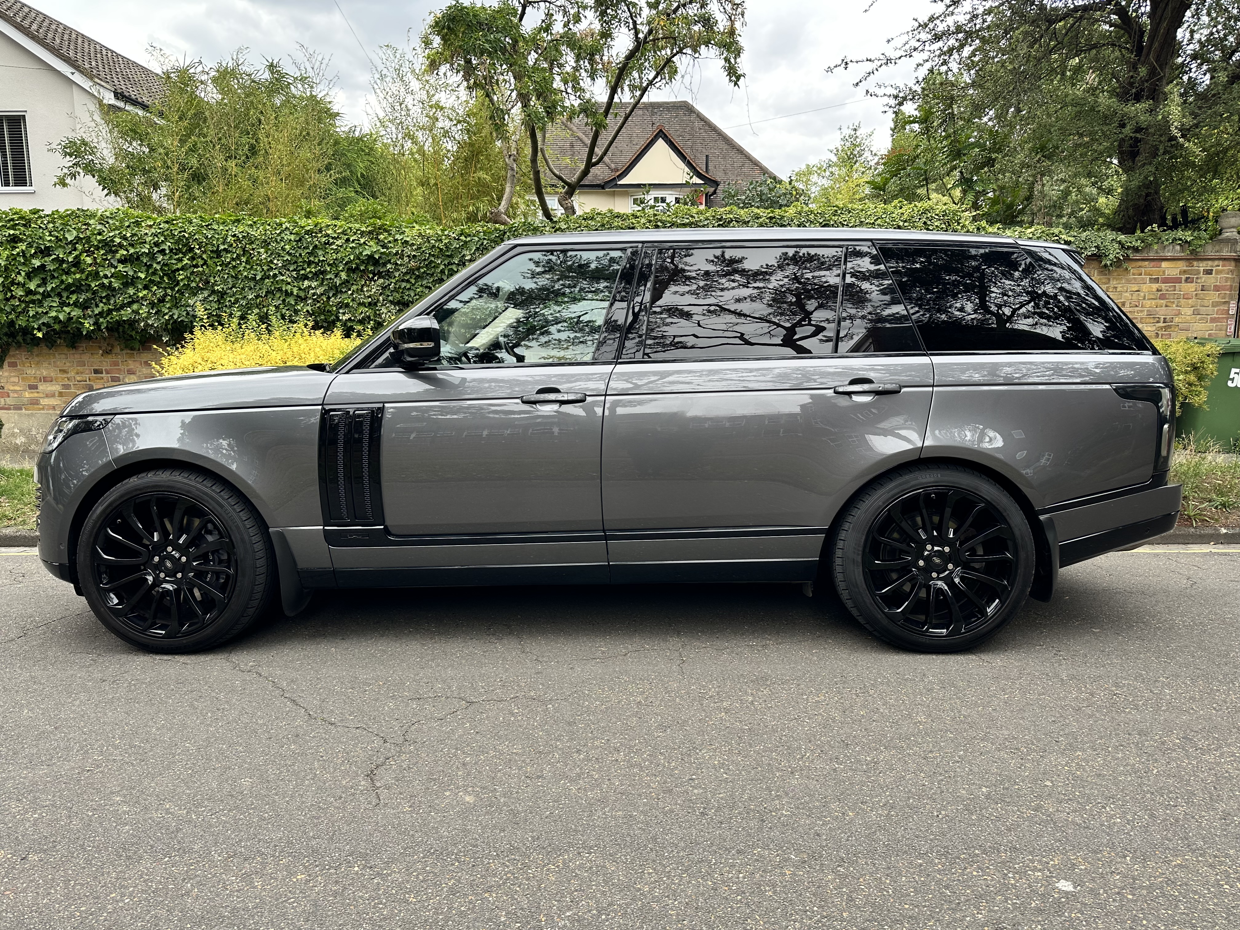 2018 Range Rover Vogue SVAutobiography image 2