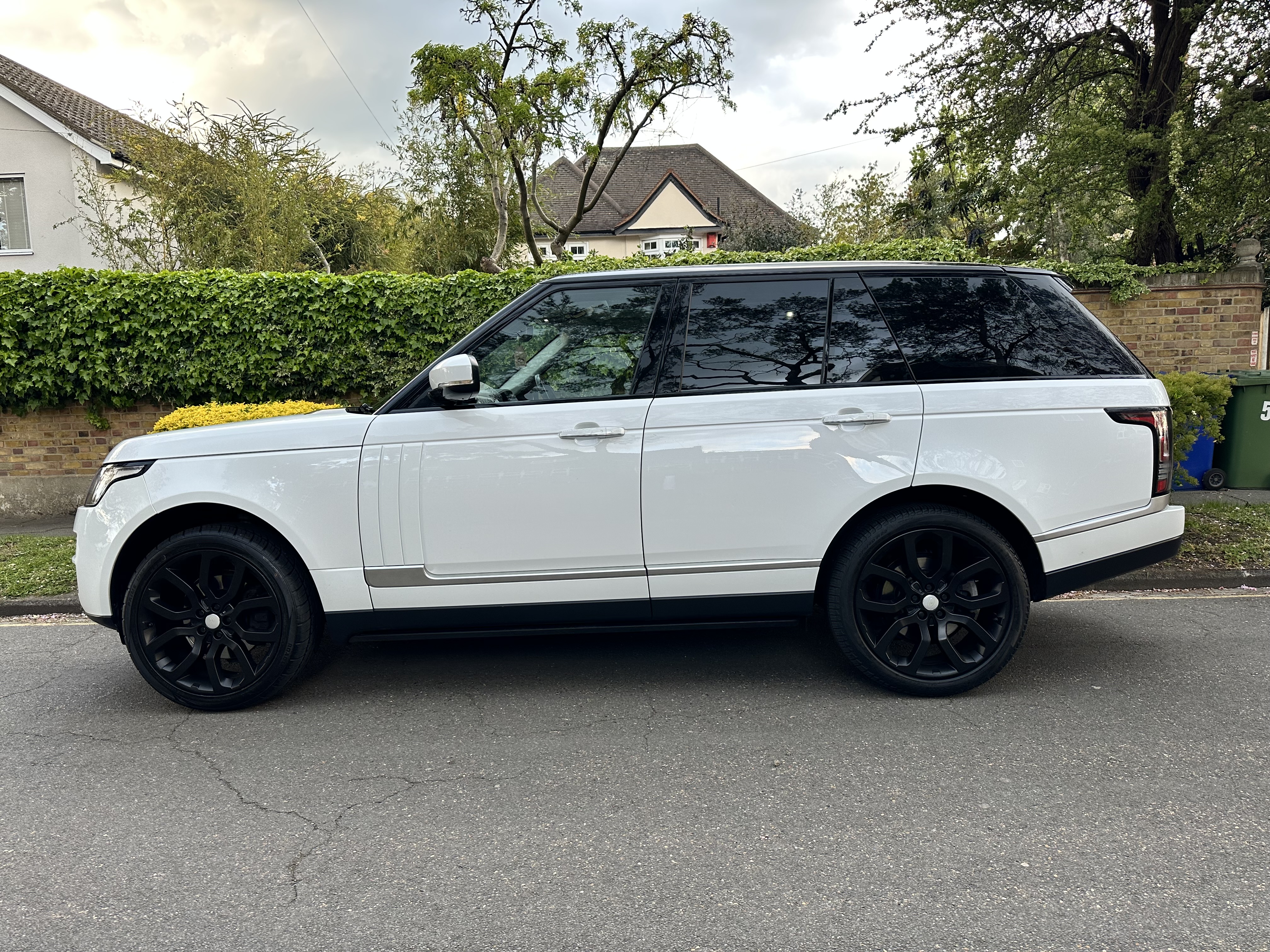 2016 Range Rover Vogue SE  image 3