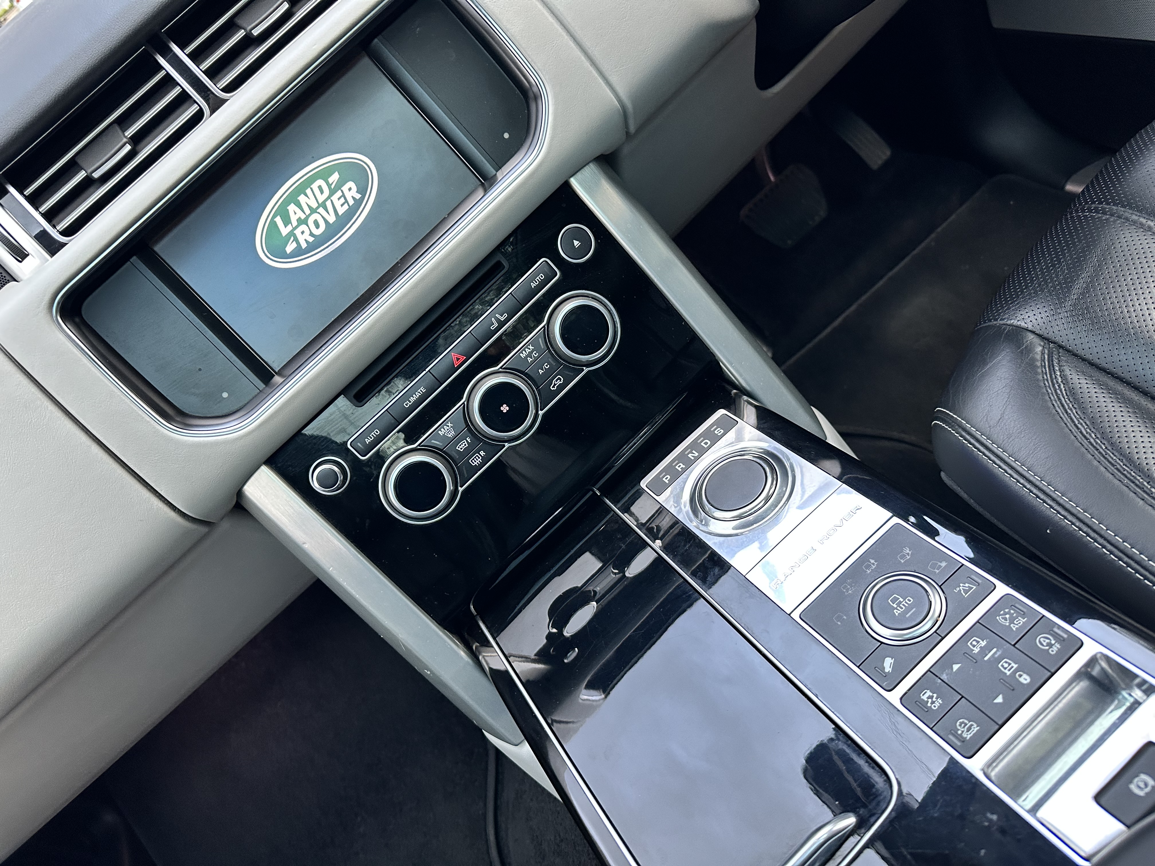 2016 Range Rover Vogue SE  image 4