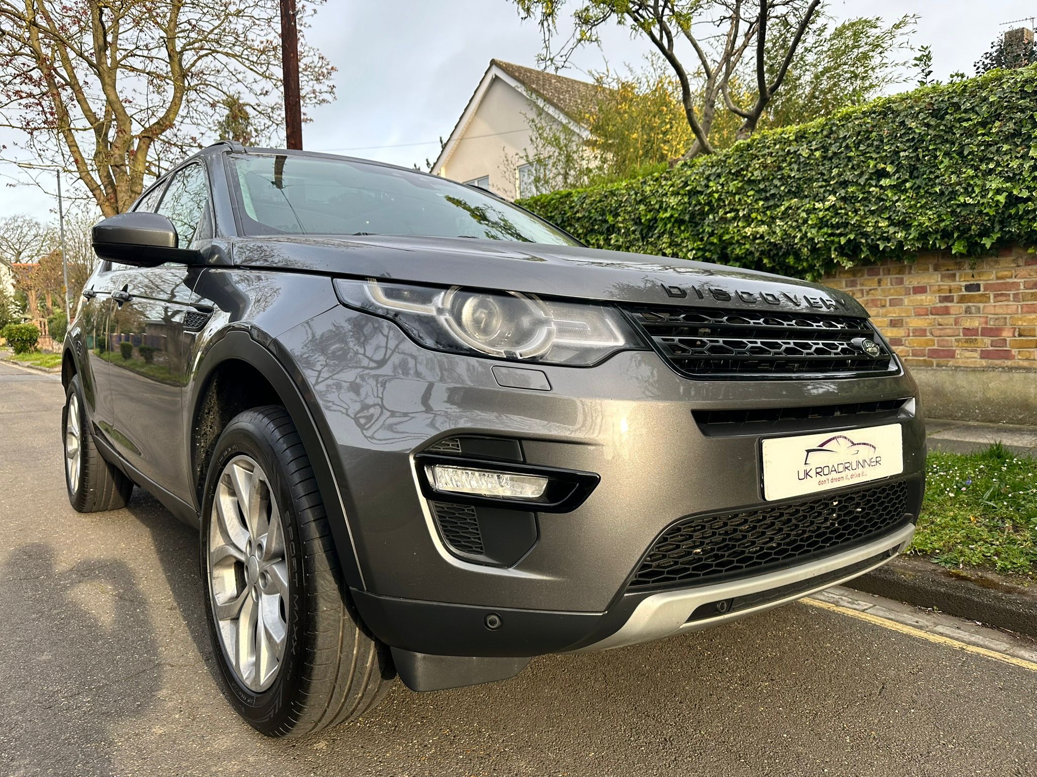 2017 Land Rover Discovery Sport  image 1