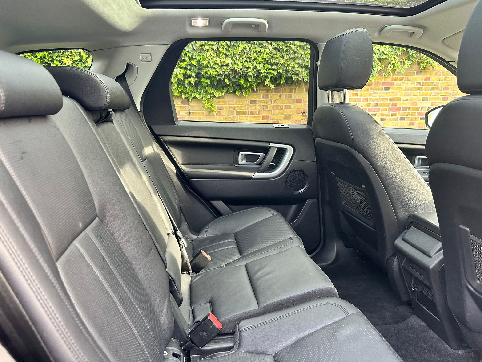 2017 Land Rover Discovery Sport  image 8