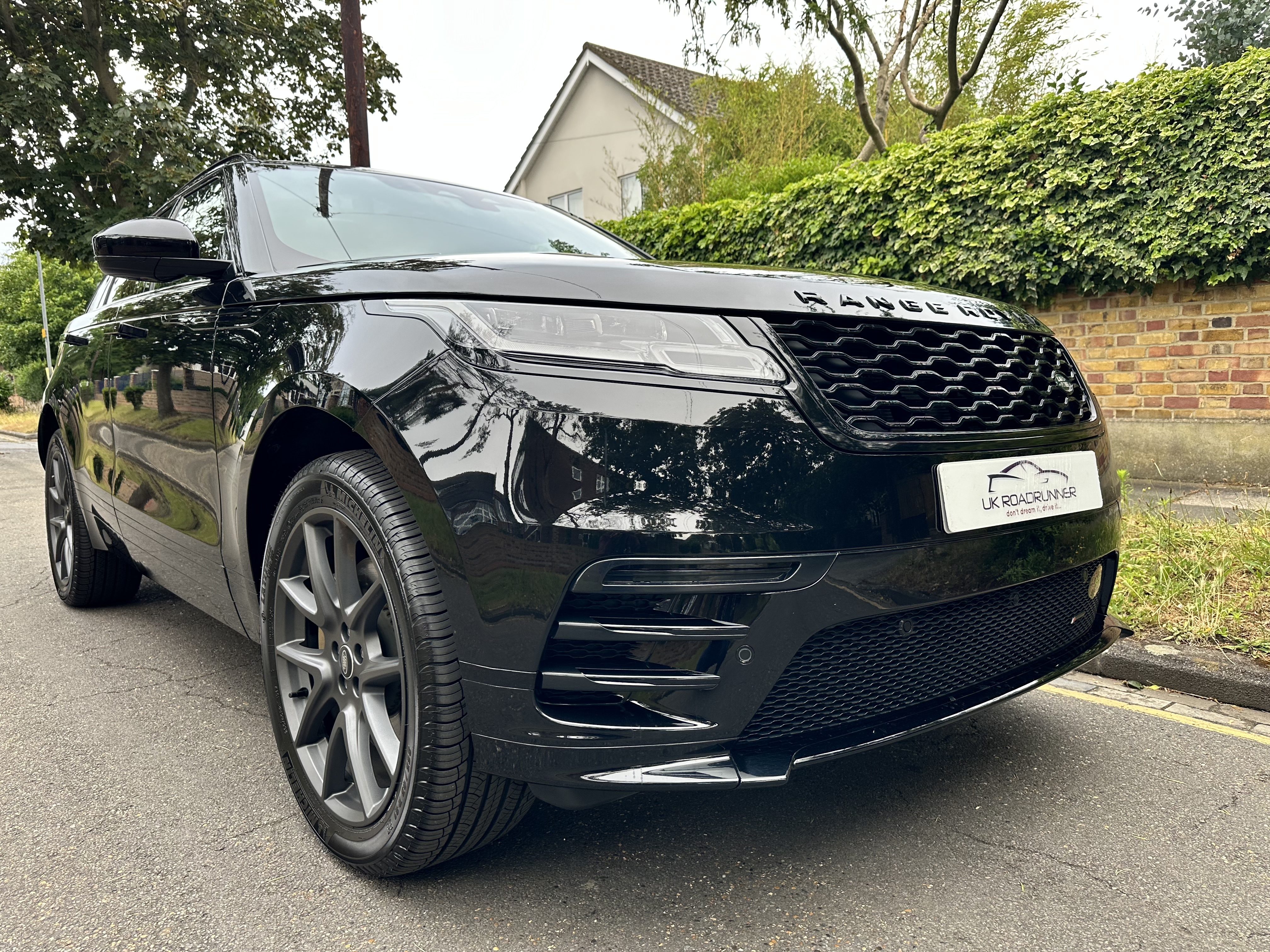 2023 Range Rover Velar P400e image 1