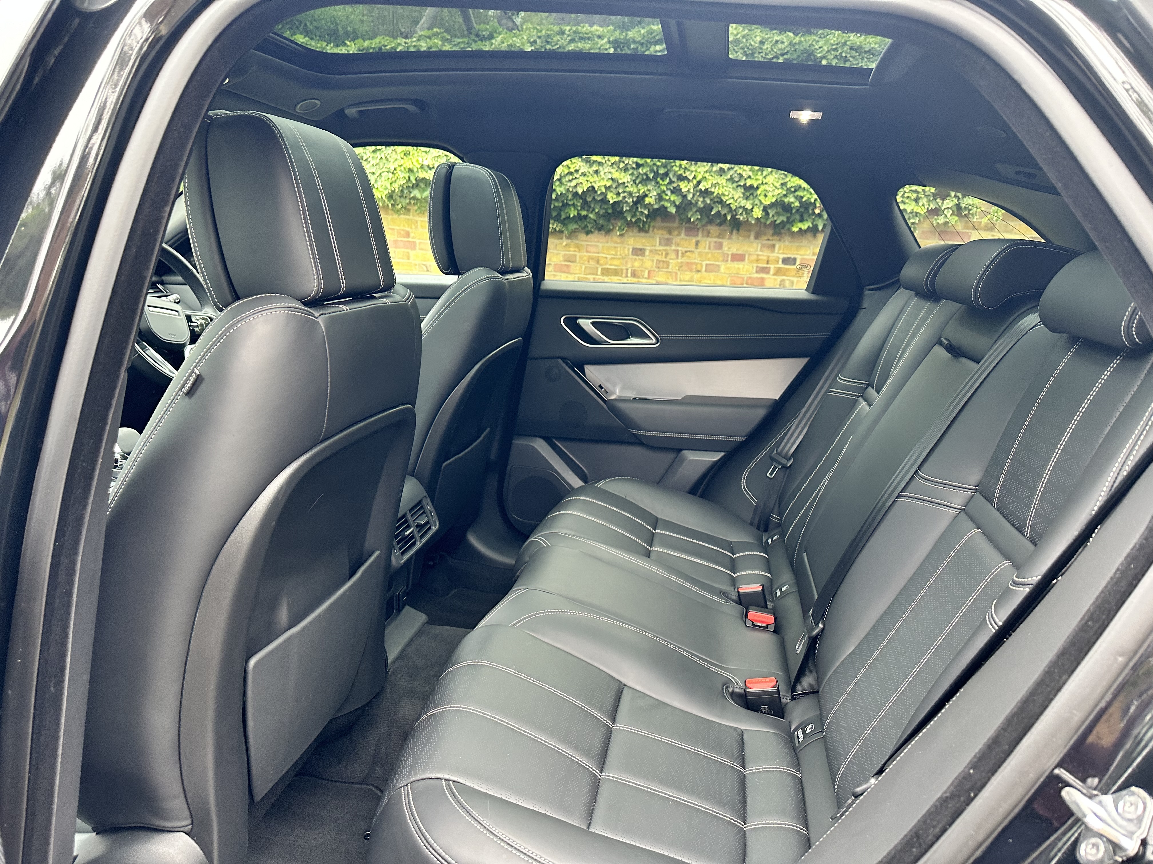 2023 Range Rover Velar P400e image 6