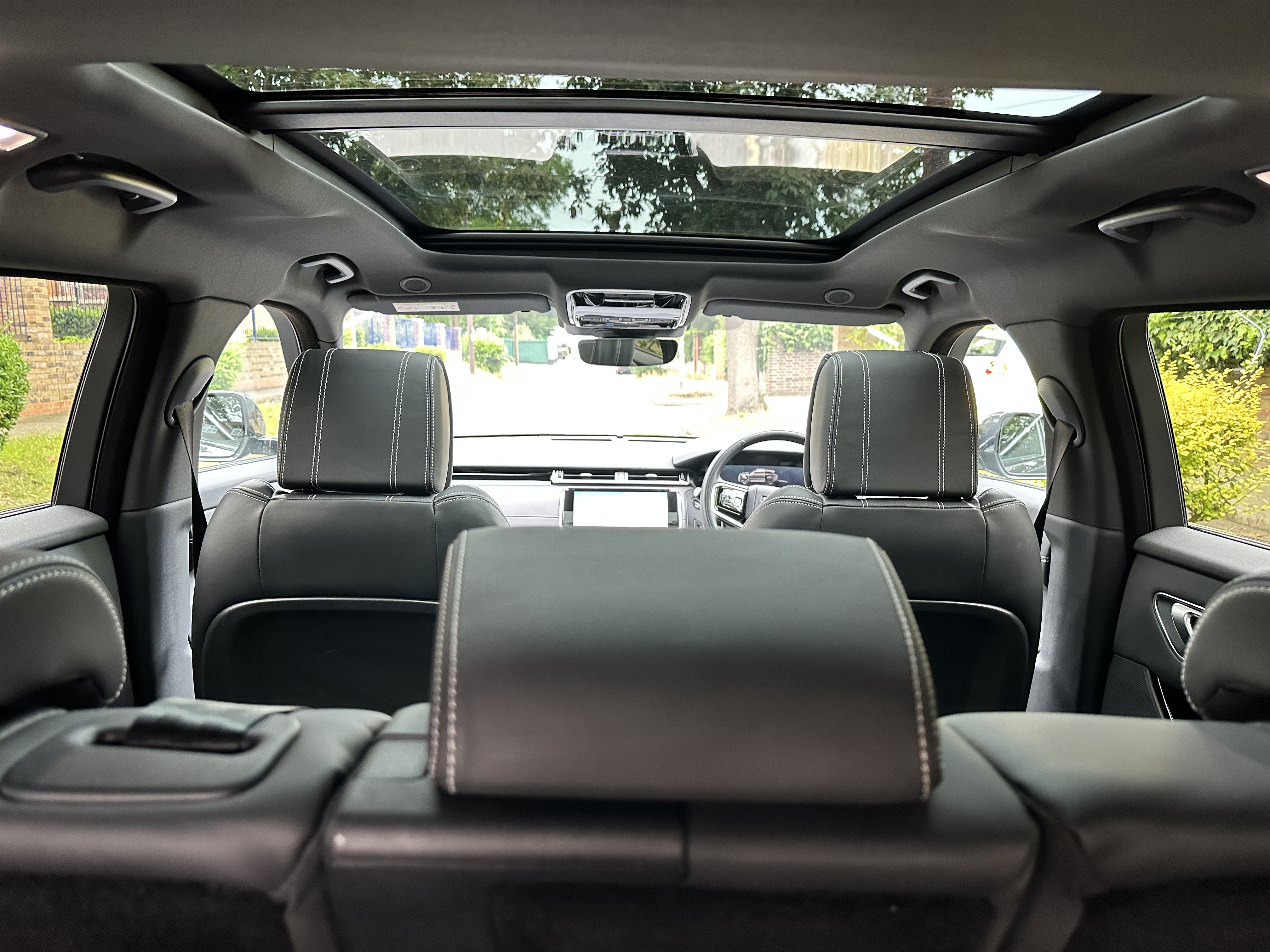 2023 Range Rover Velar P400e image 7