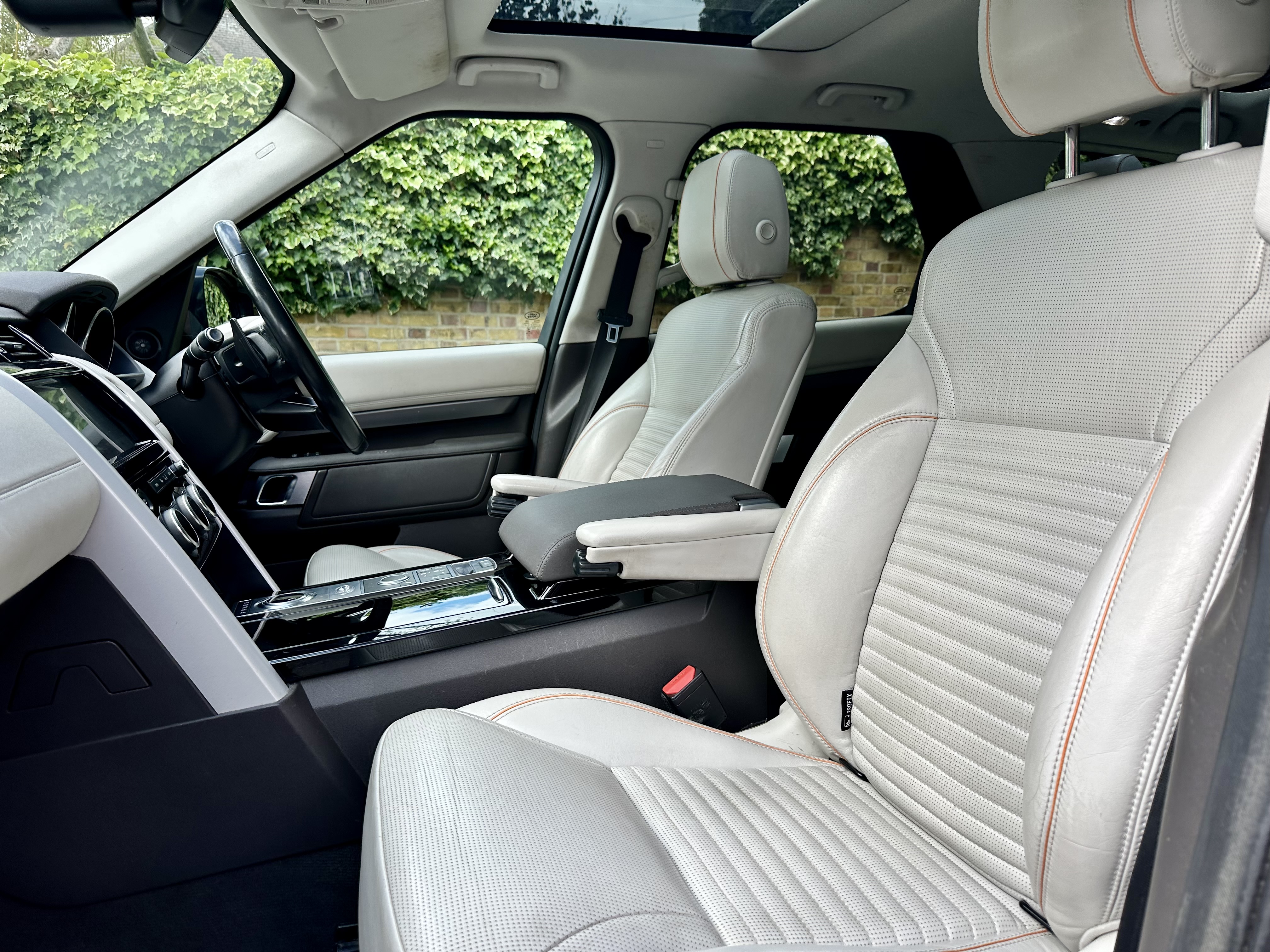 2017 Land Rover Discovery image 4