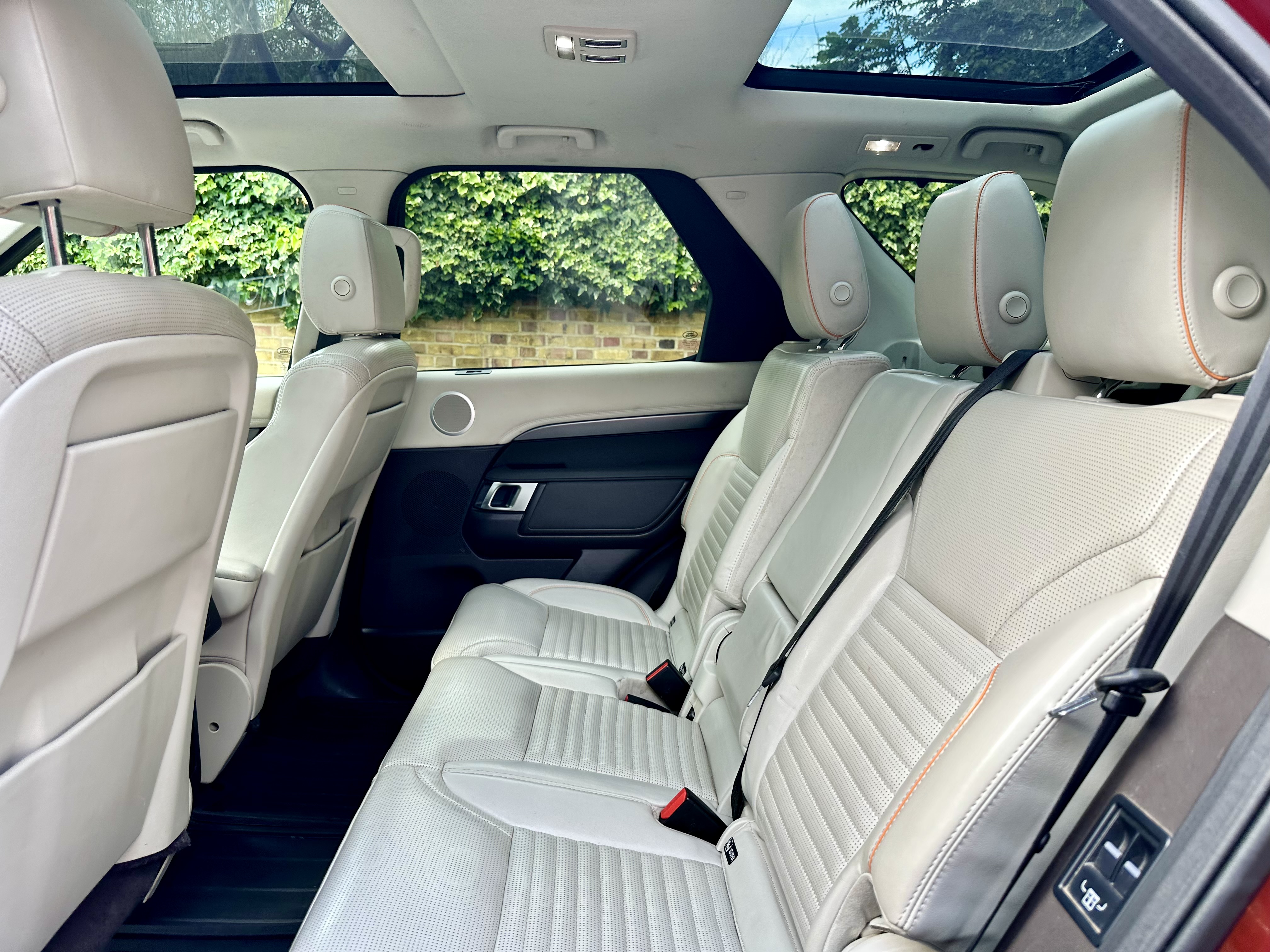 2017 Land Rover Discovery image 5