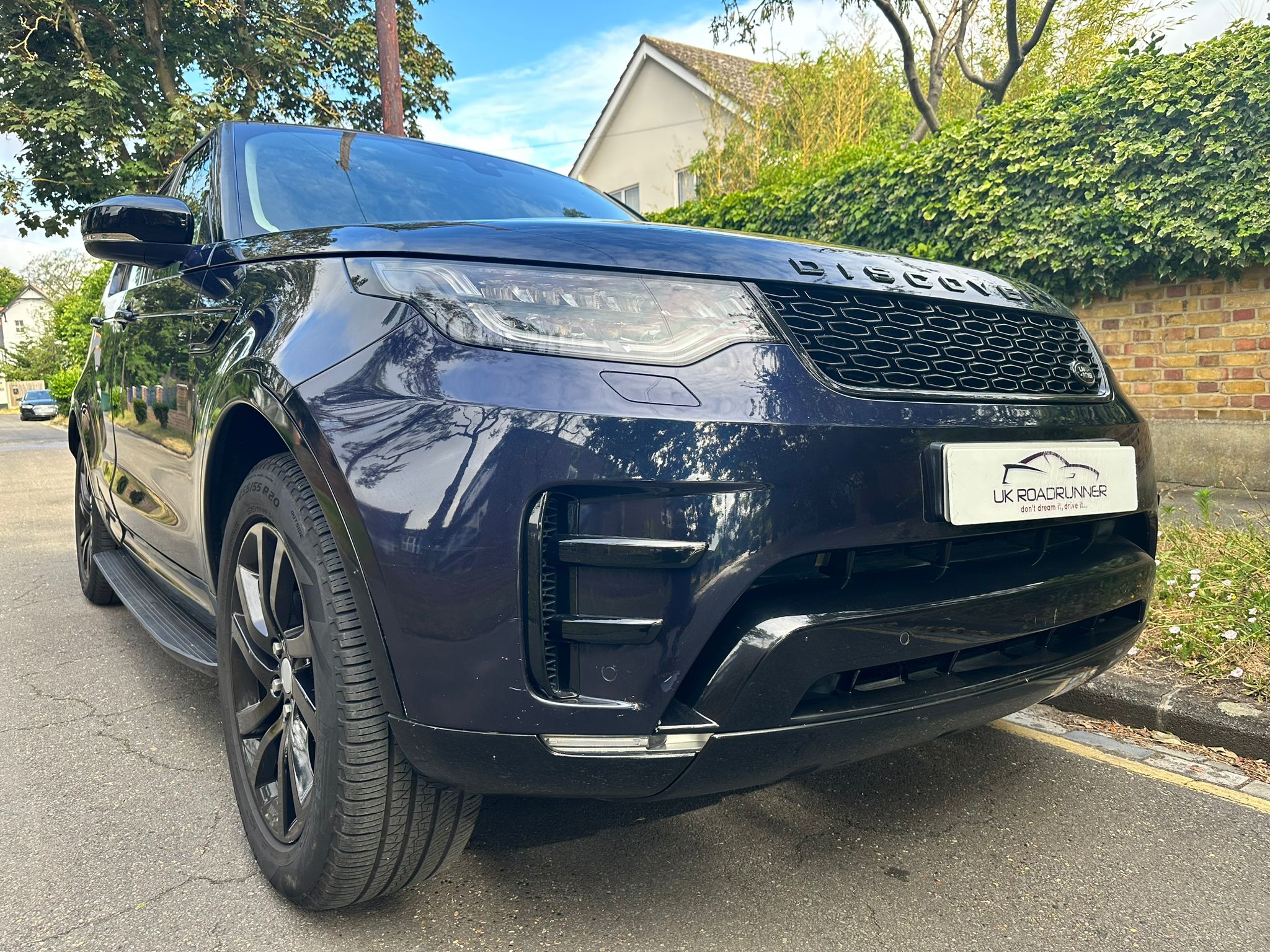 2017 Land Rover Discovery  image 1