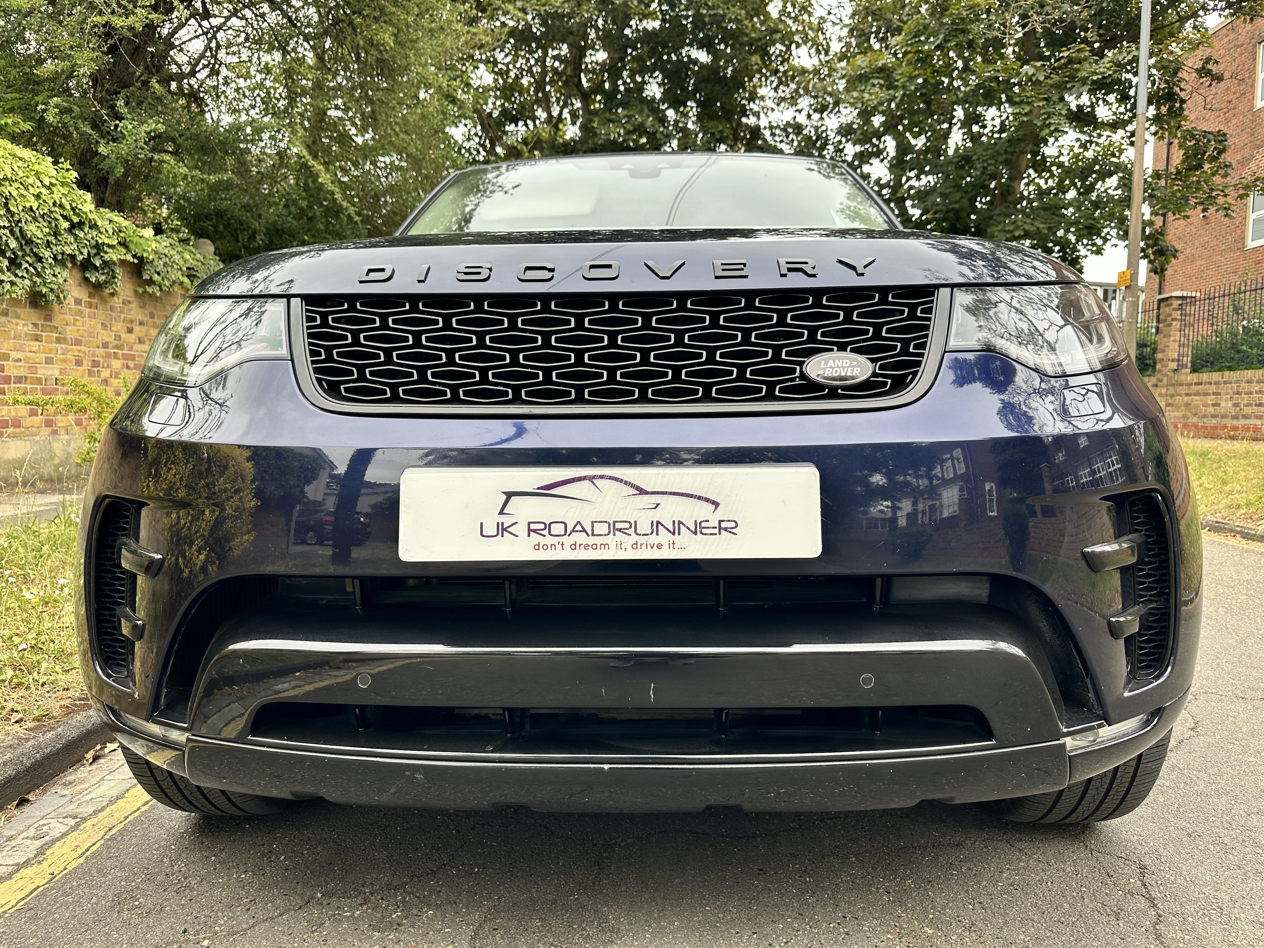 2017 Land Rover Discovery  image 2