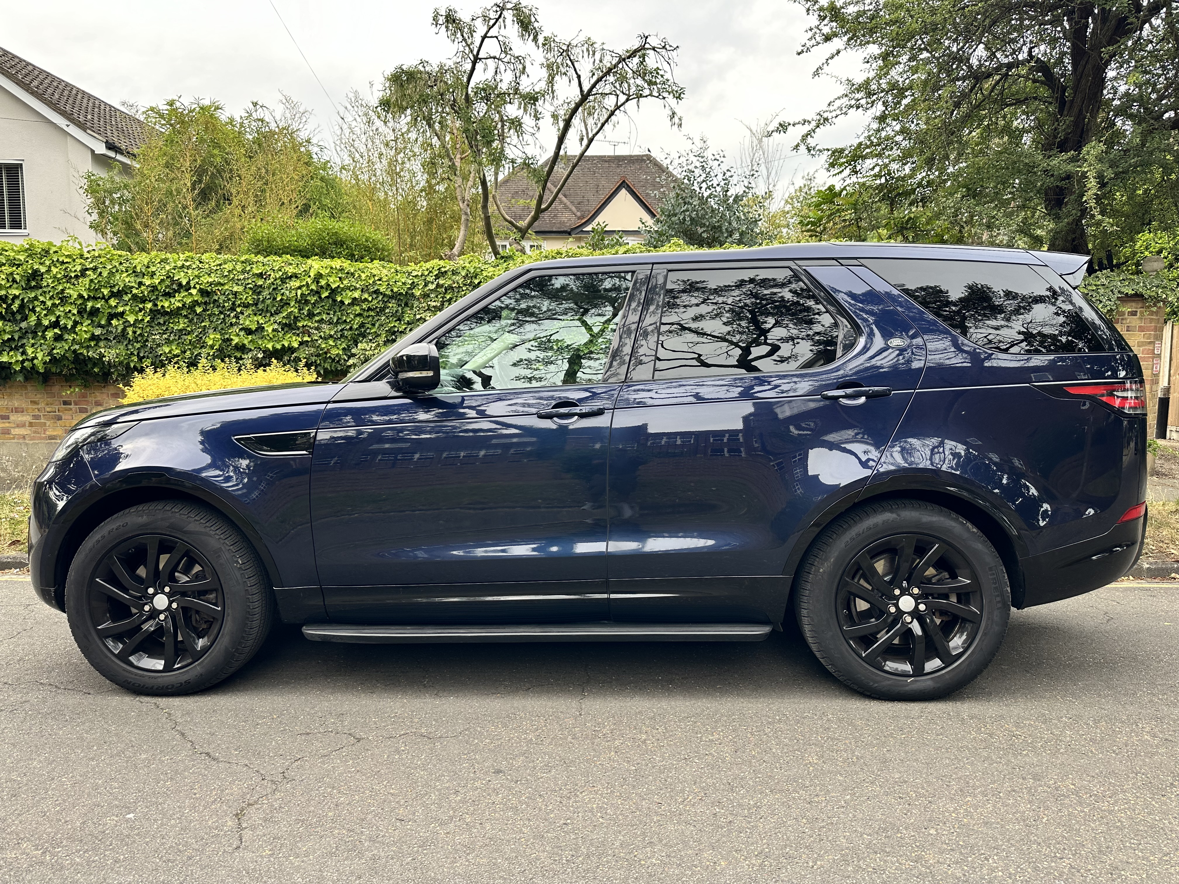 2017 Land Rover Discovery  image 3