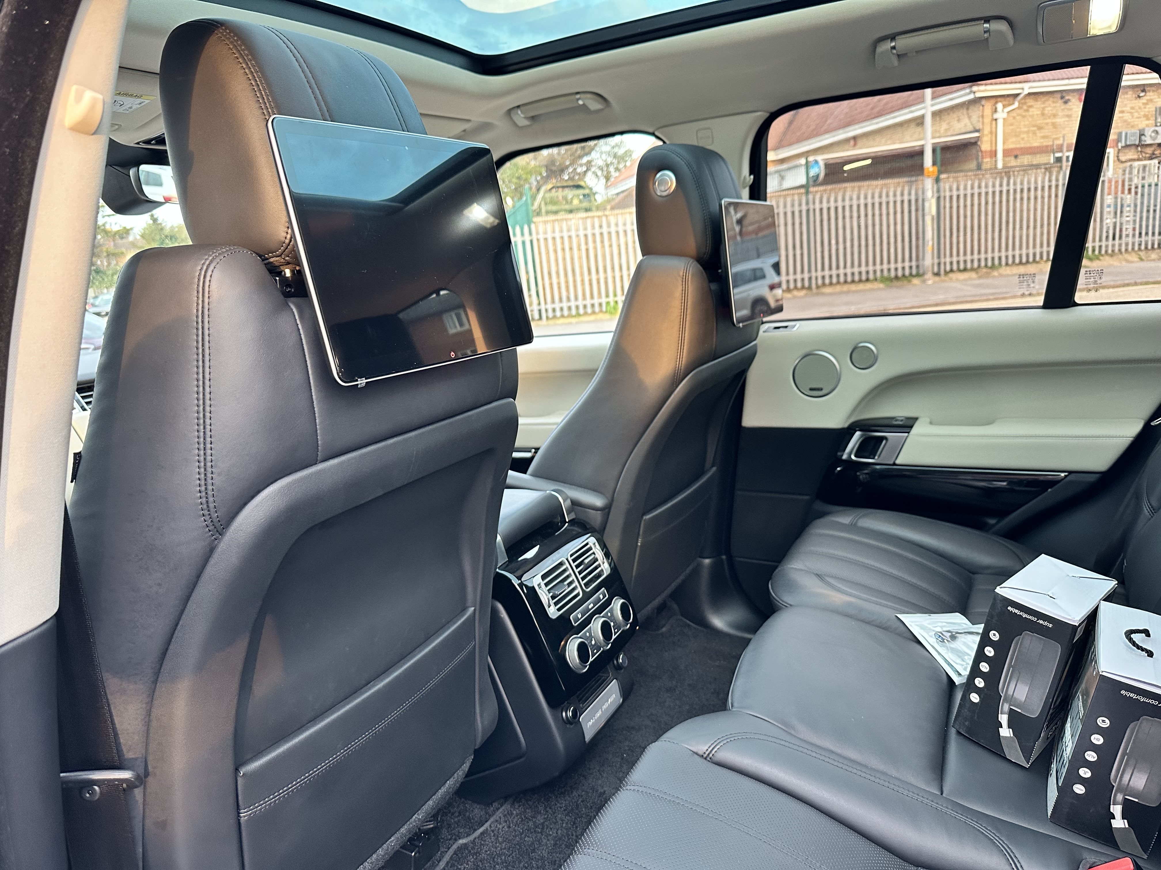 2017 Range Rover Vogue 3.0 SE  image 6