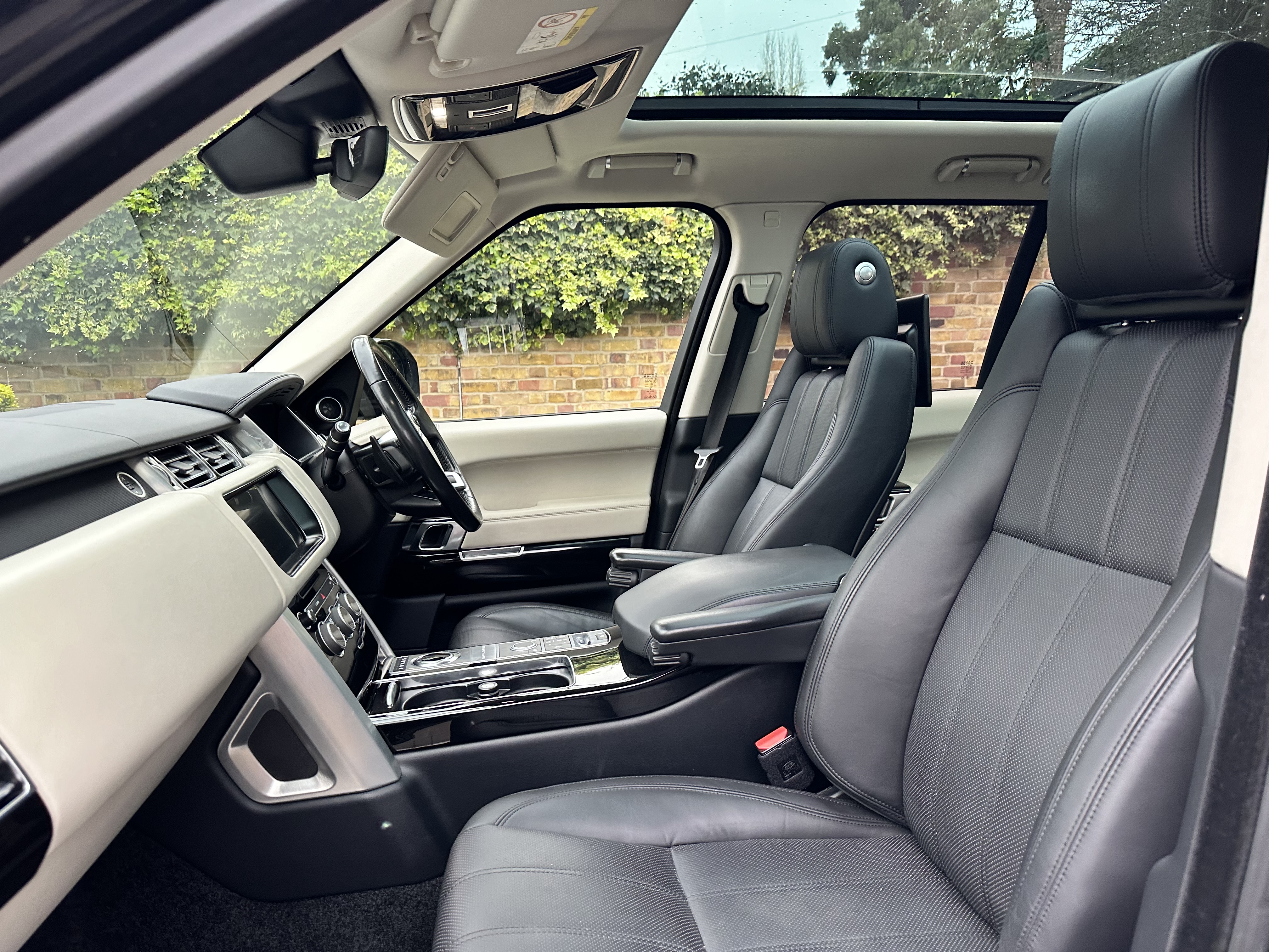 2017 Range Rover Vogue 3.0 SE  image 5