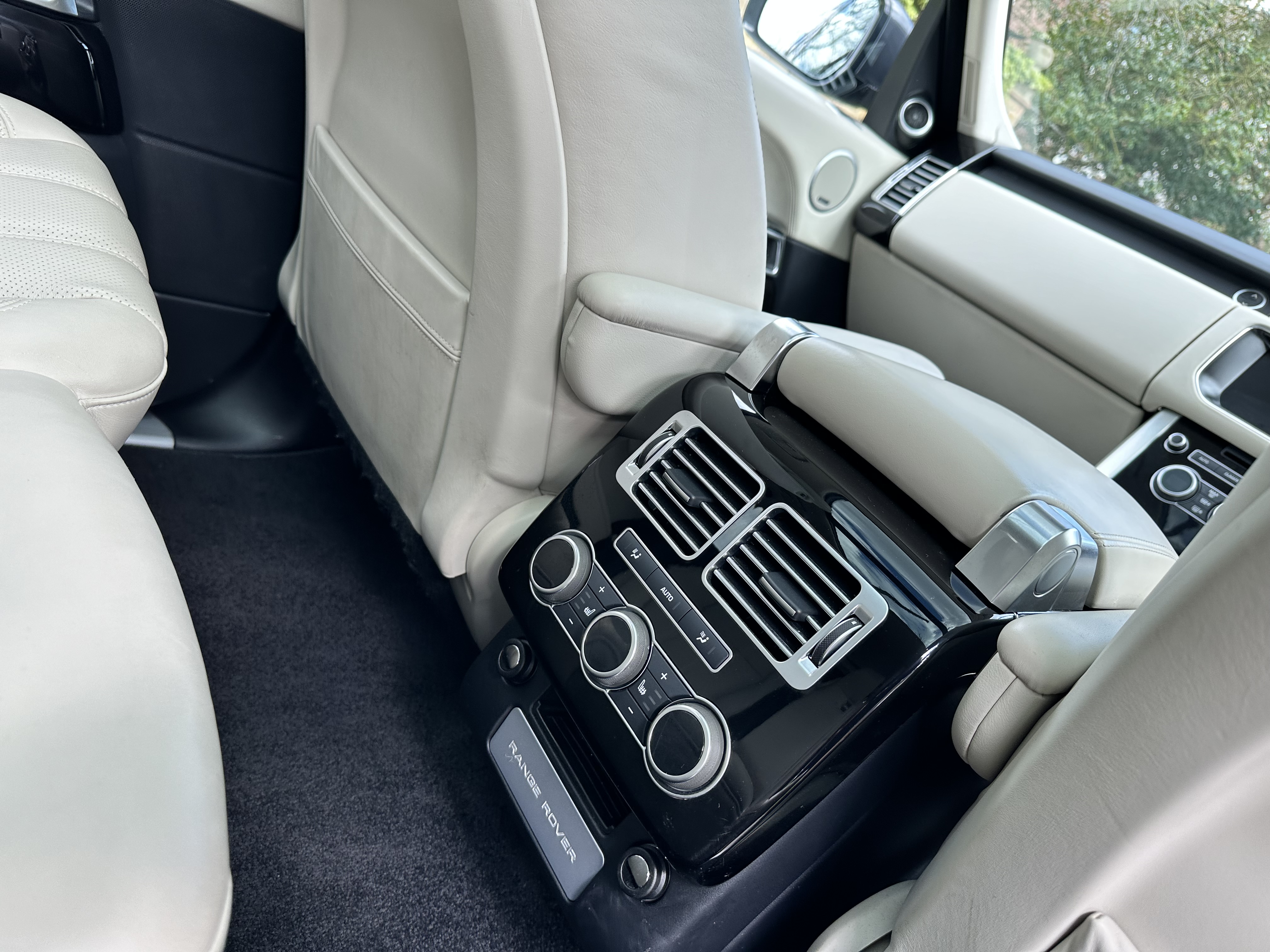 2017 Range Rover Vogue SE  image 6