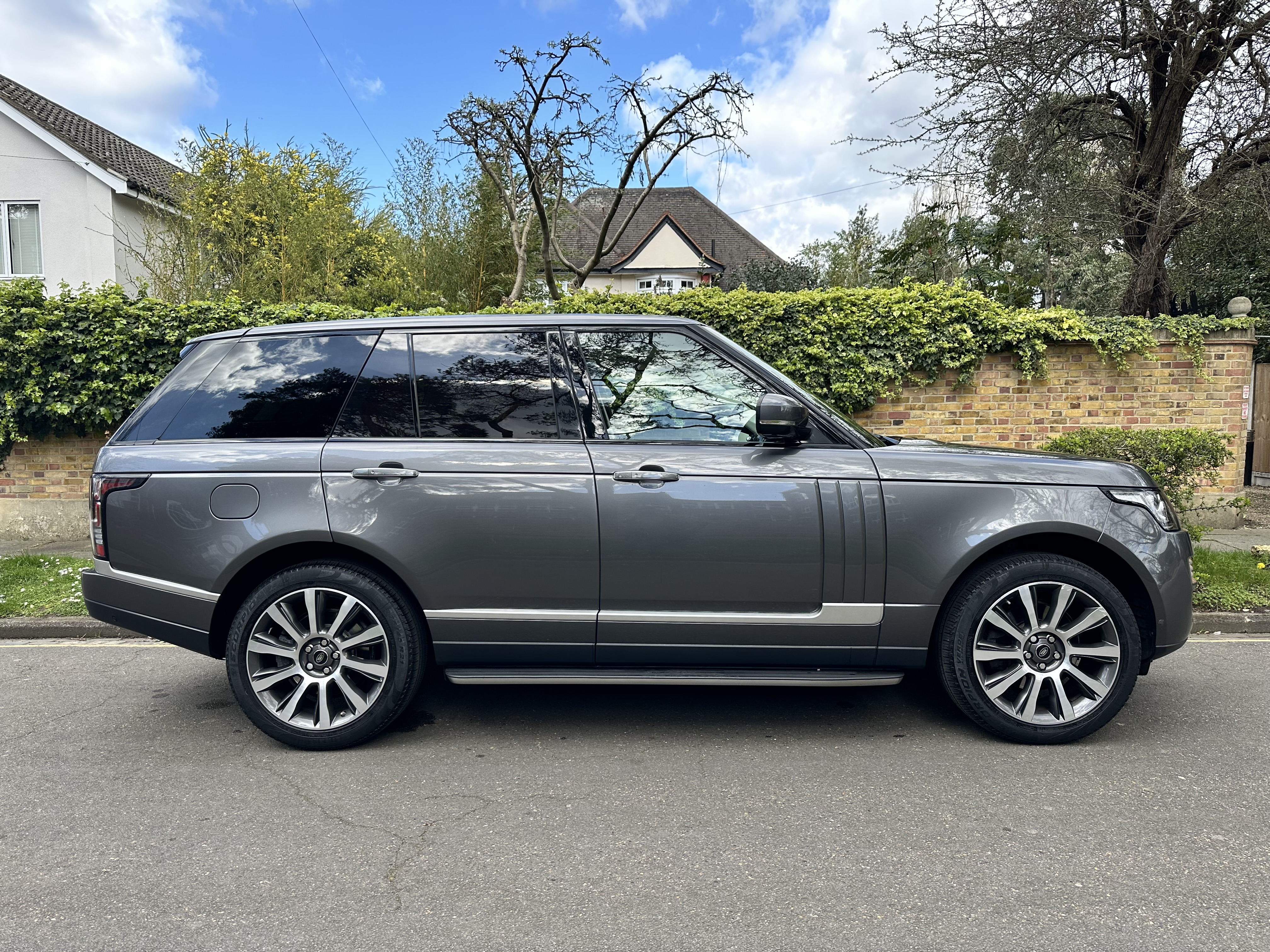 2017 Range Rover Vogue SE  image 3