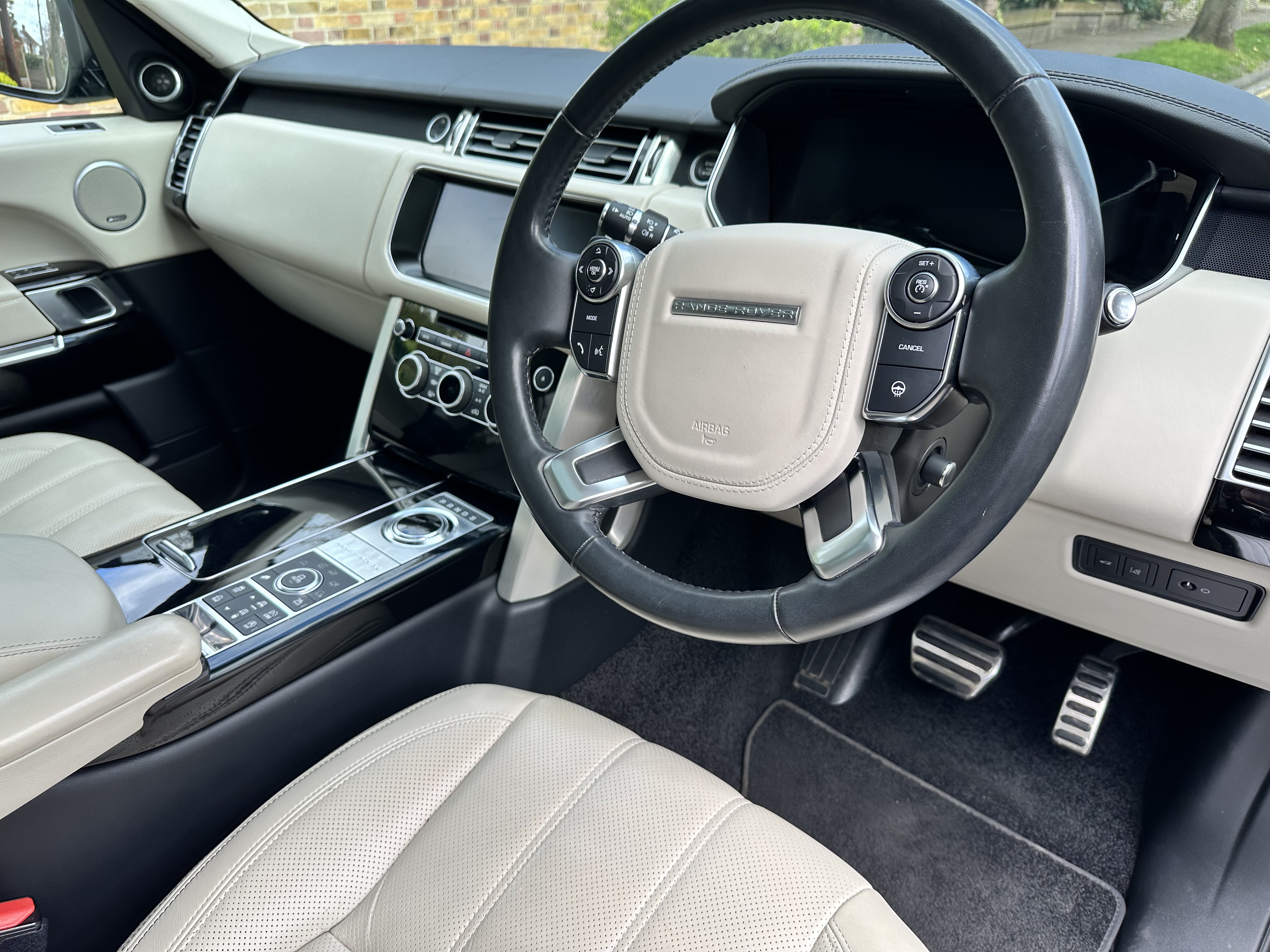 2017 Range Rover Vogue SE  image 4