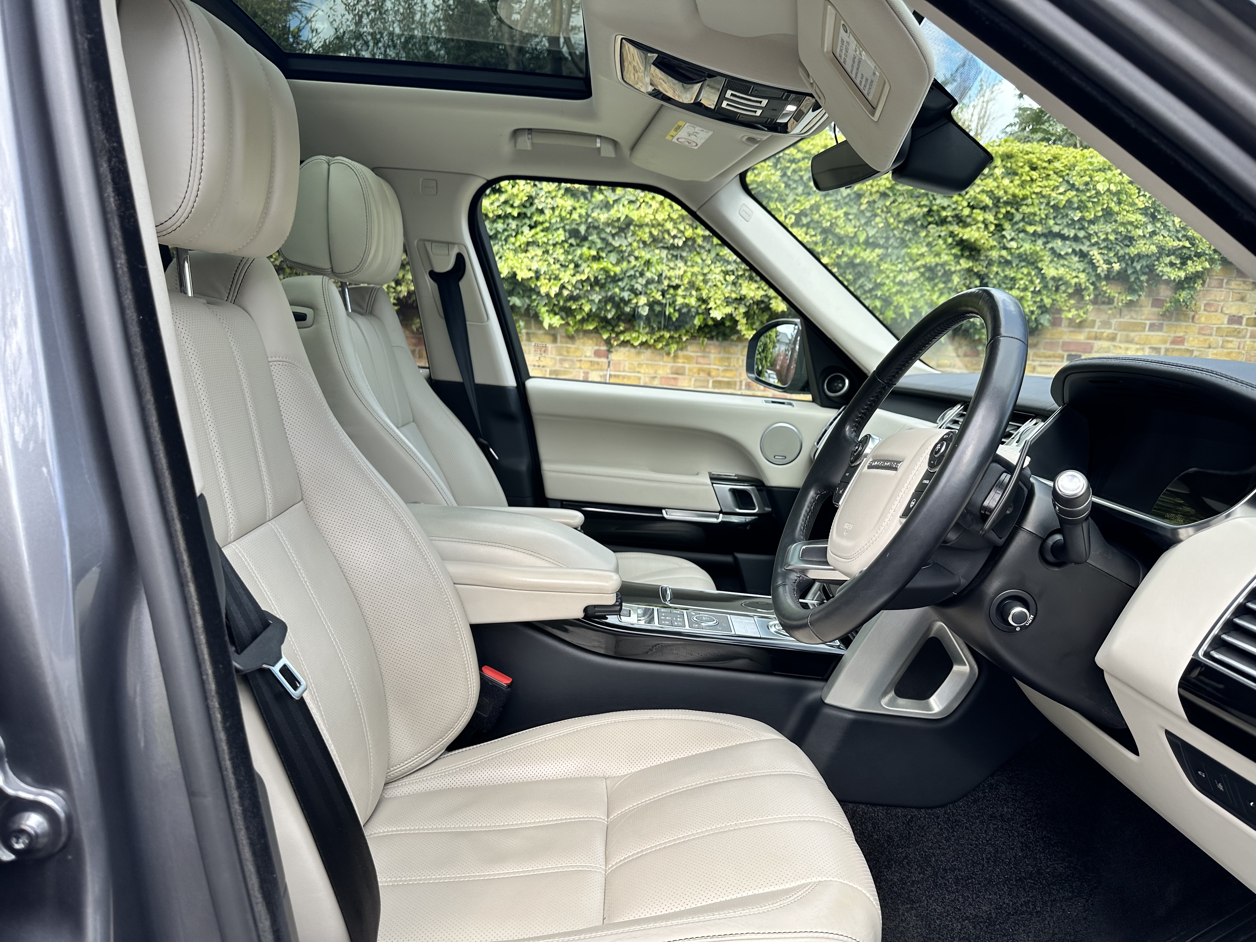 2017 Range Rover Vogue SE  image 5