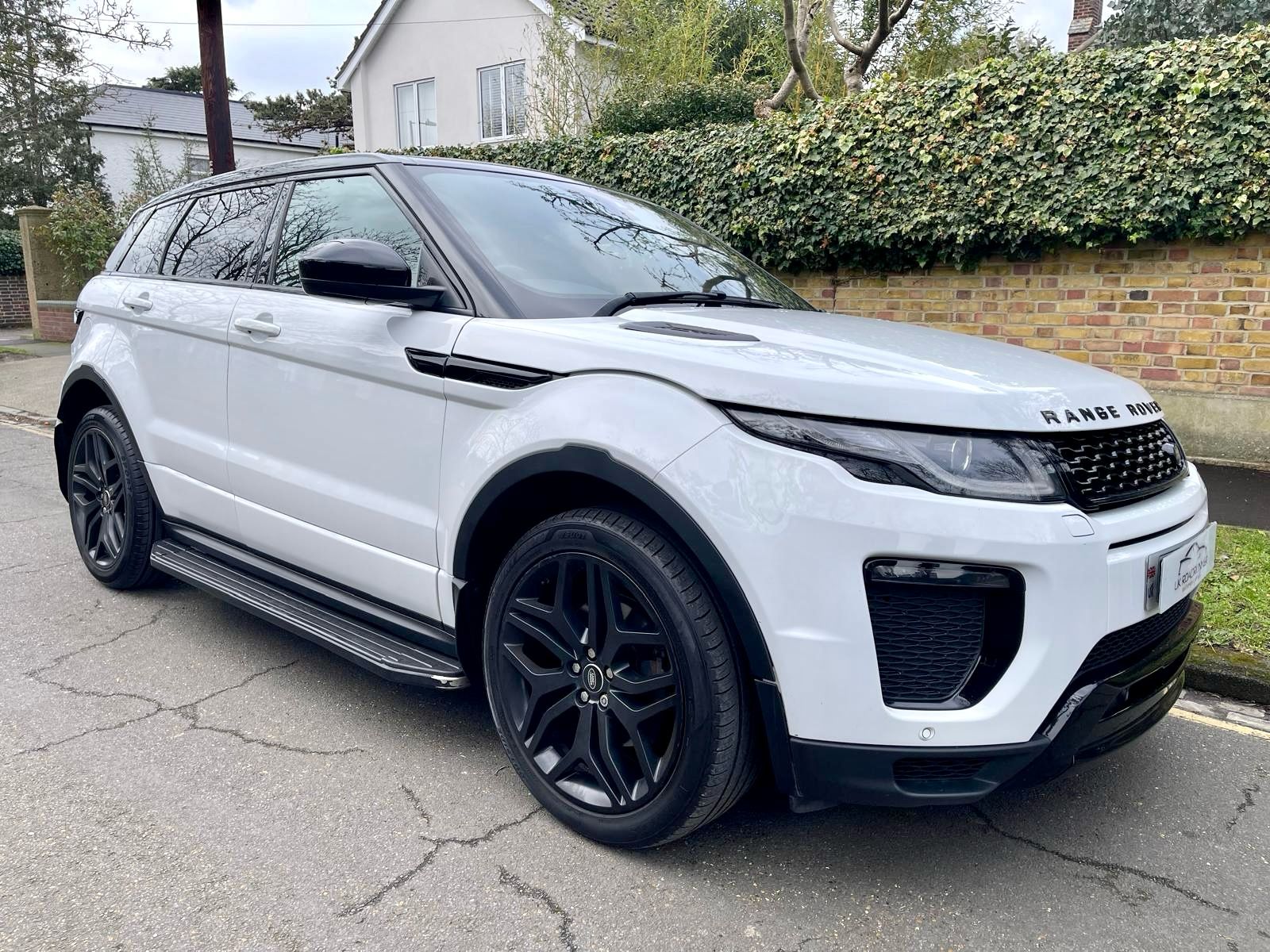 2018 Range Rover Evoque image 1