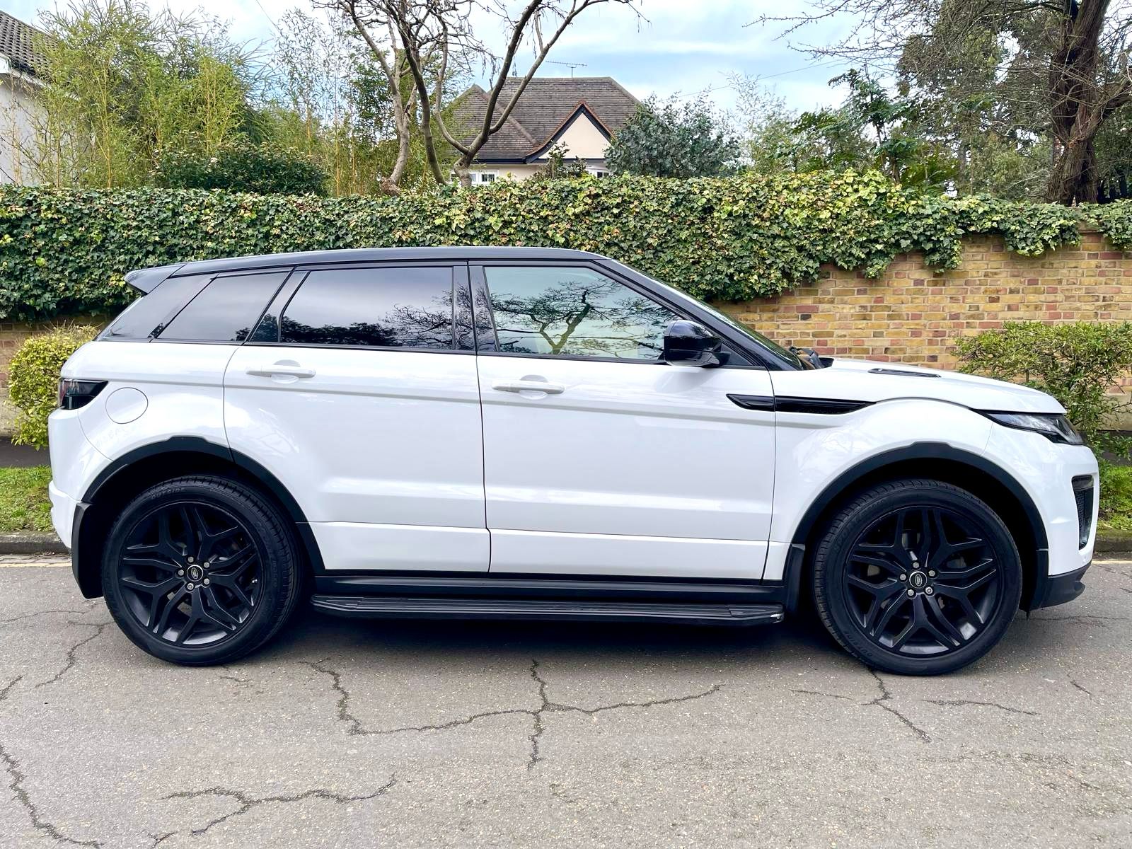 2018 Range Rover Evoque image 3