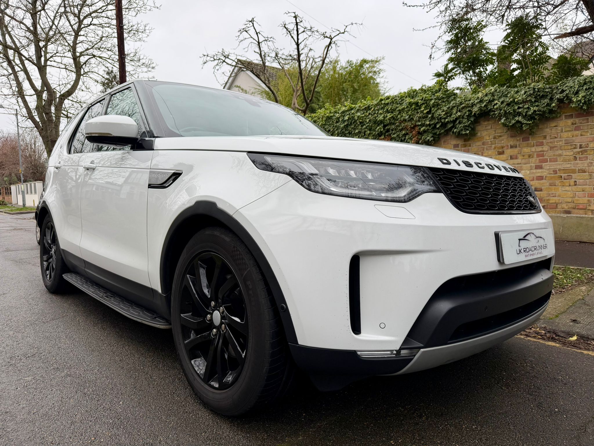 2019 Land Rover Discovery  image 1