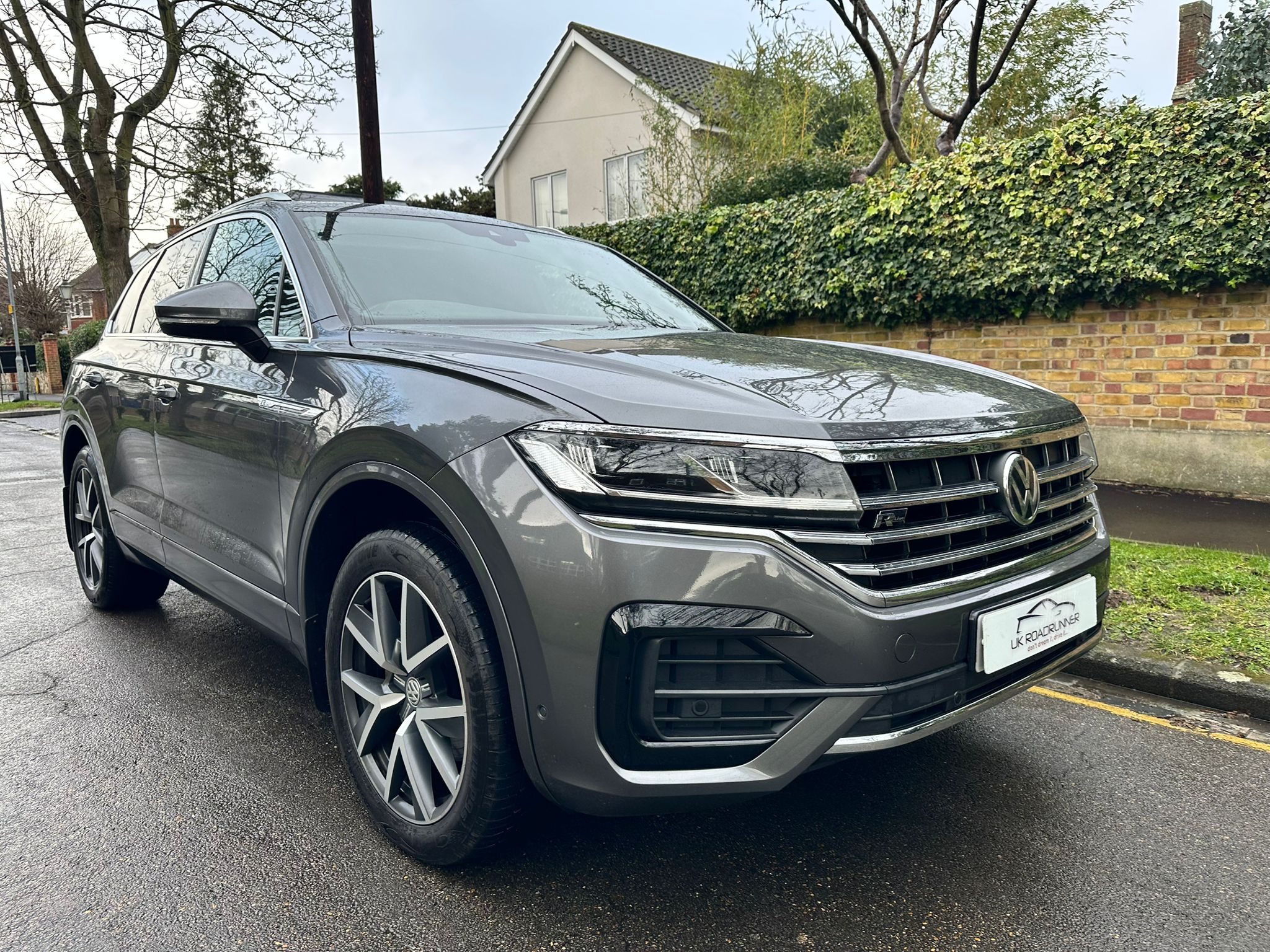 2019 VW Touareg 3.0 V6 R-Line image 1