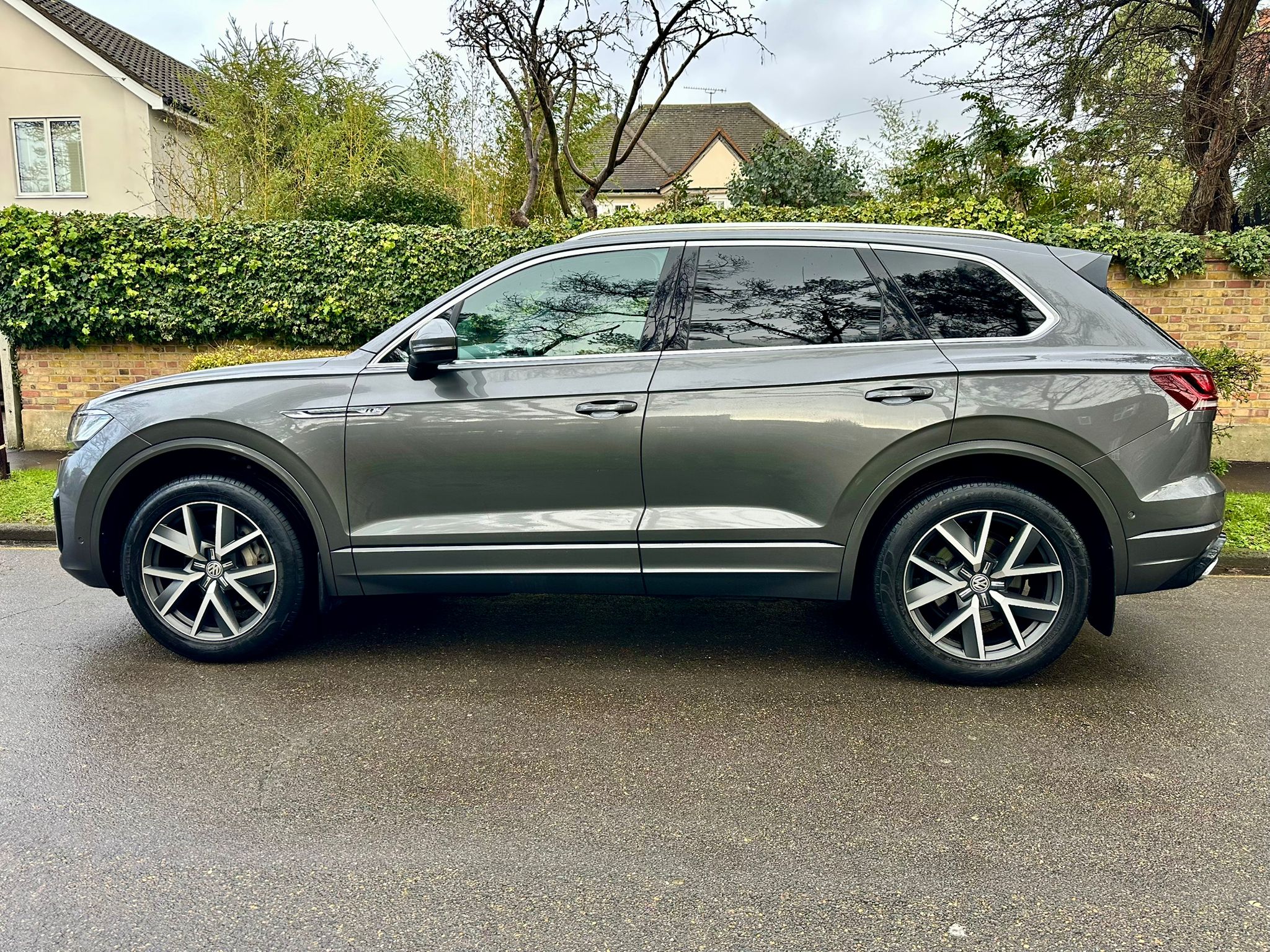 2019 VW Touareg 3.0 V6 R-Line image 3
