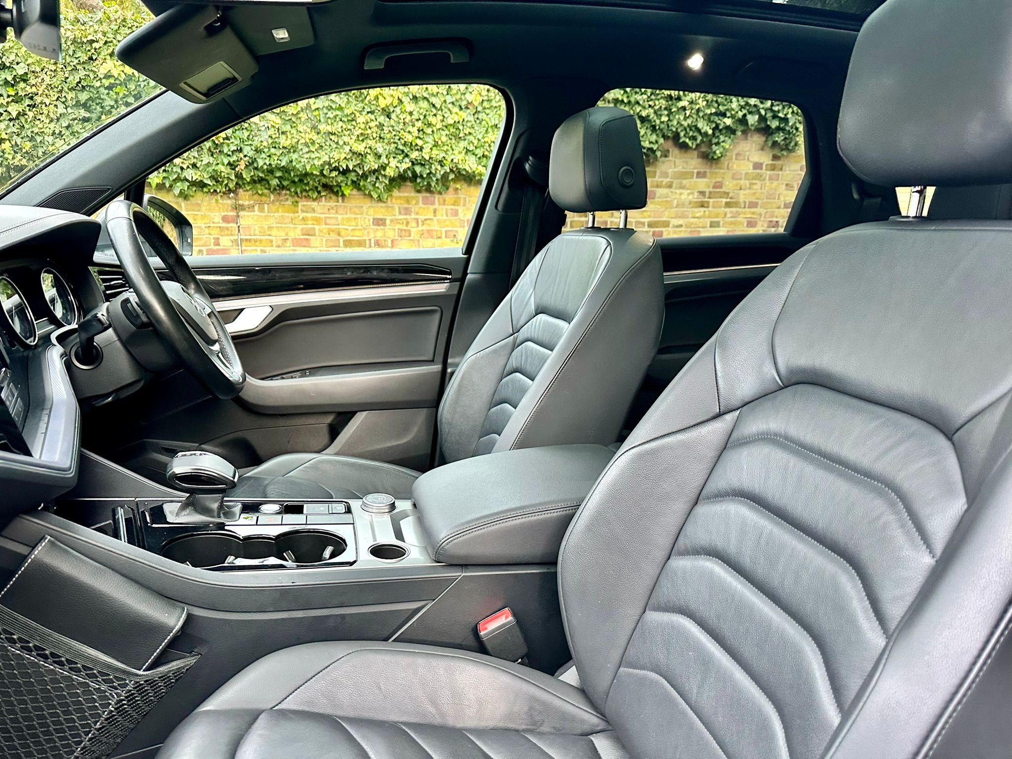 2019 VW Touareg 3.0 V6 R-Line image 5